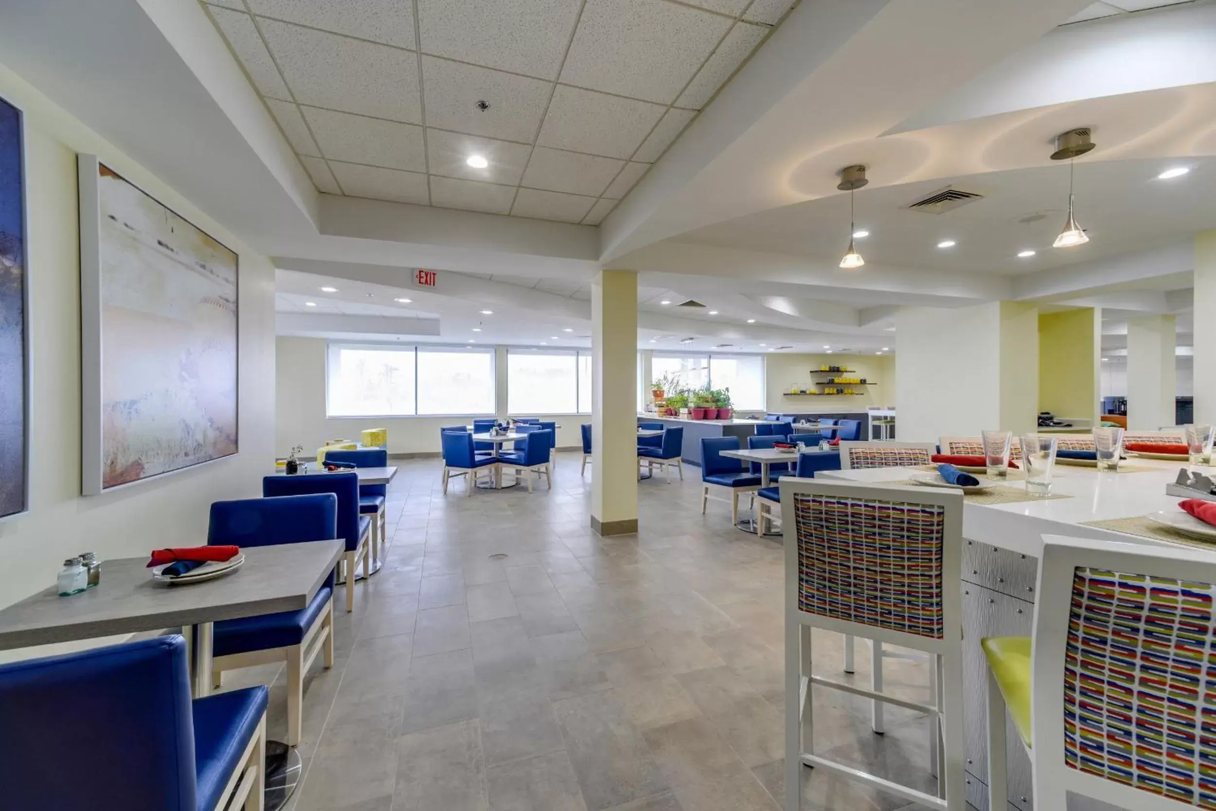 Restaurant/Places to Eat in Saint Louis Airport Hotel