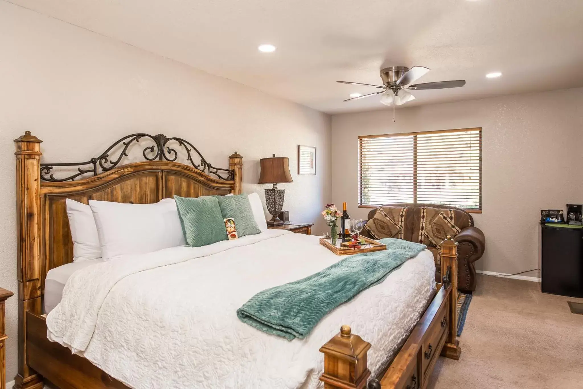 Photo of the whole room, Bed in Whispering Creek Bed & Breakfast