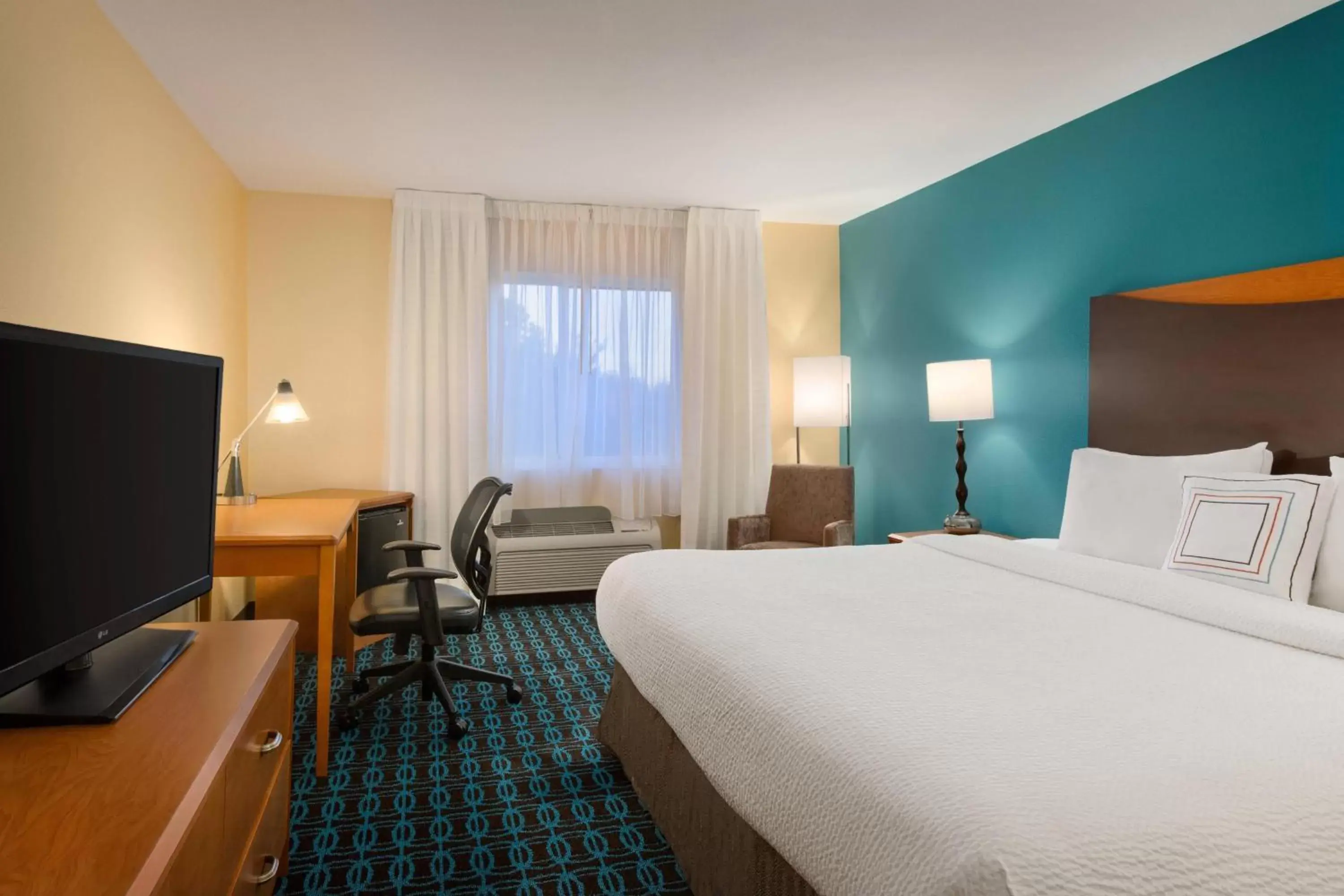 Photo of the whole room, Bed in Fairfield by Marriott Inn & Suites Houston North/Cypress Station