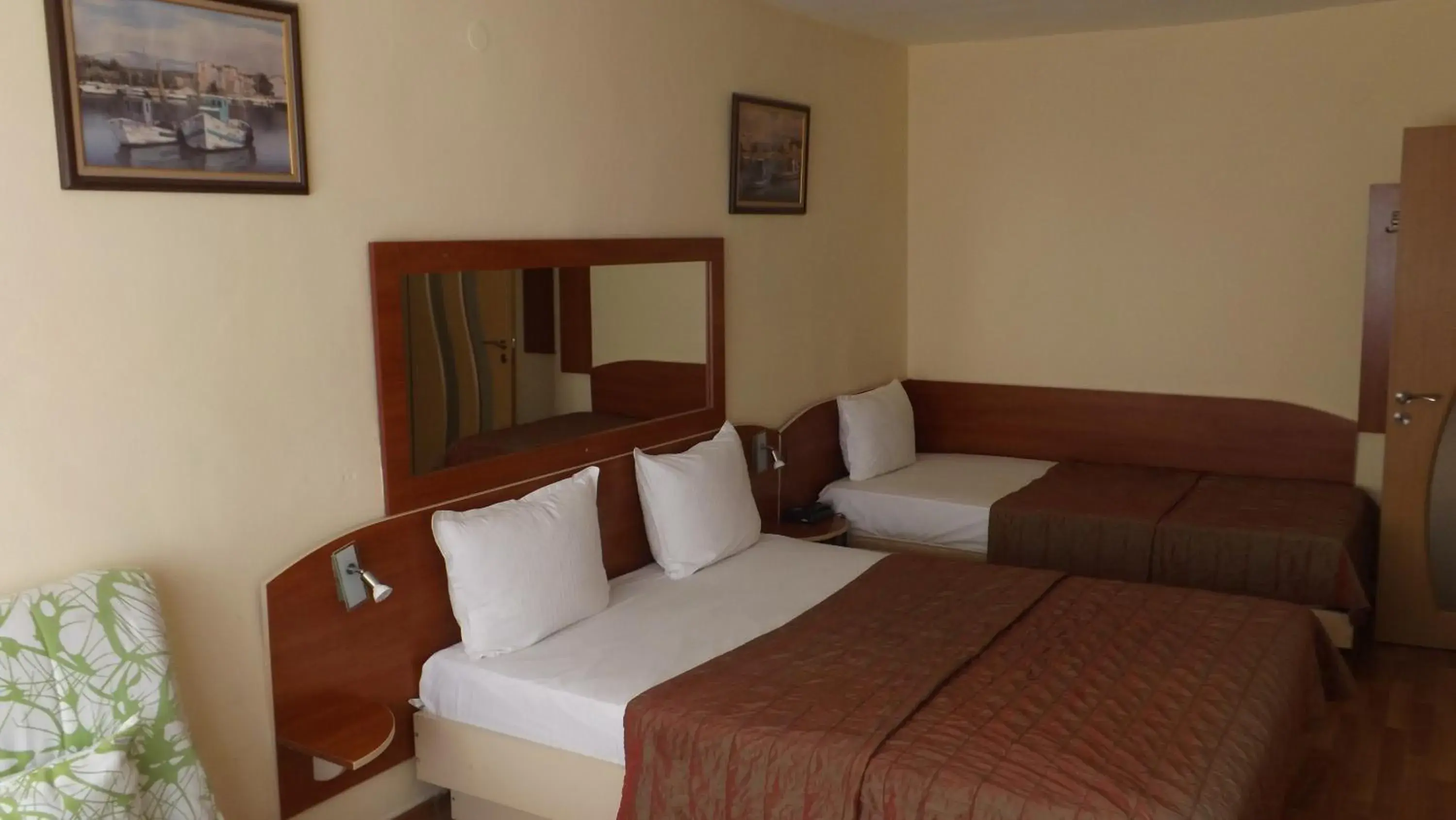 Bed in Hotel Palitra