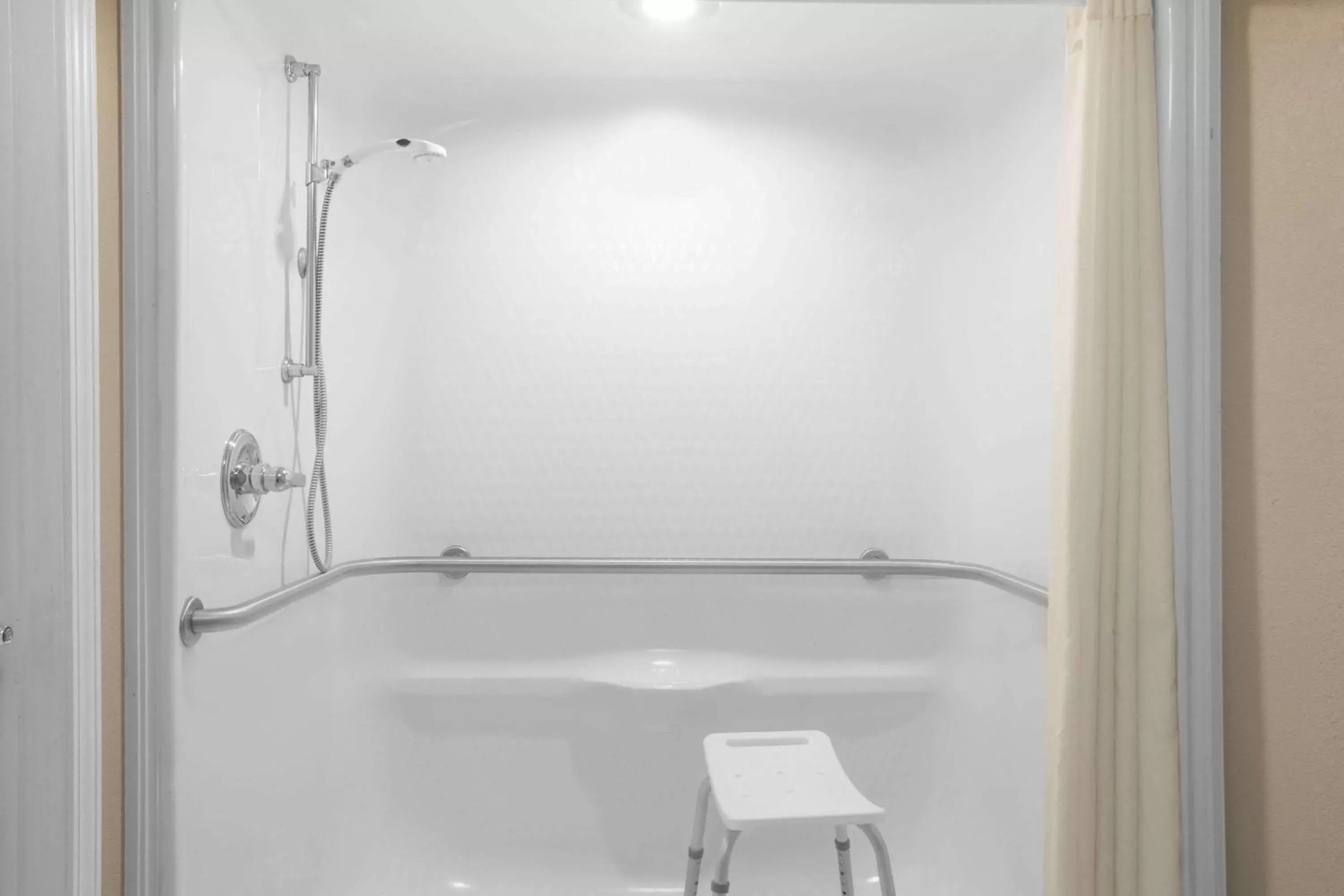 Shower, Bathroom in Super 8 by Wyndham Booneville