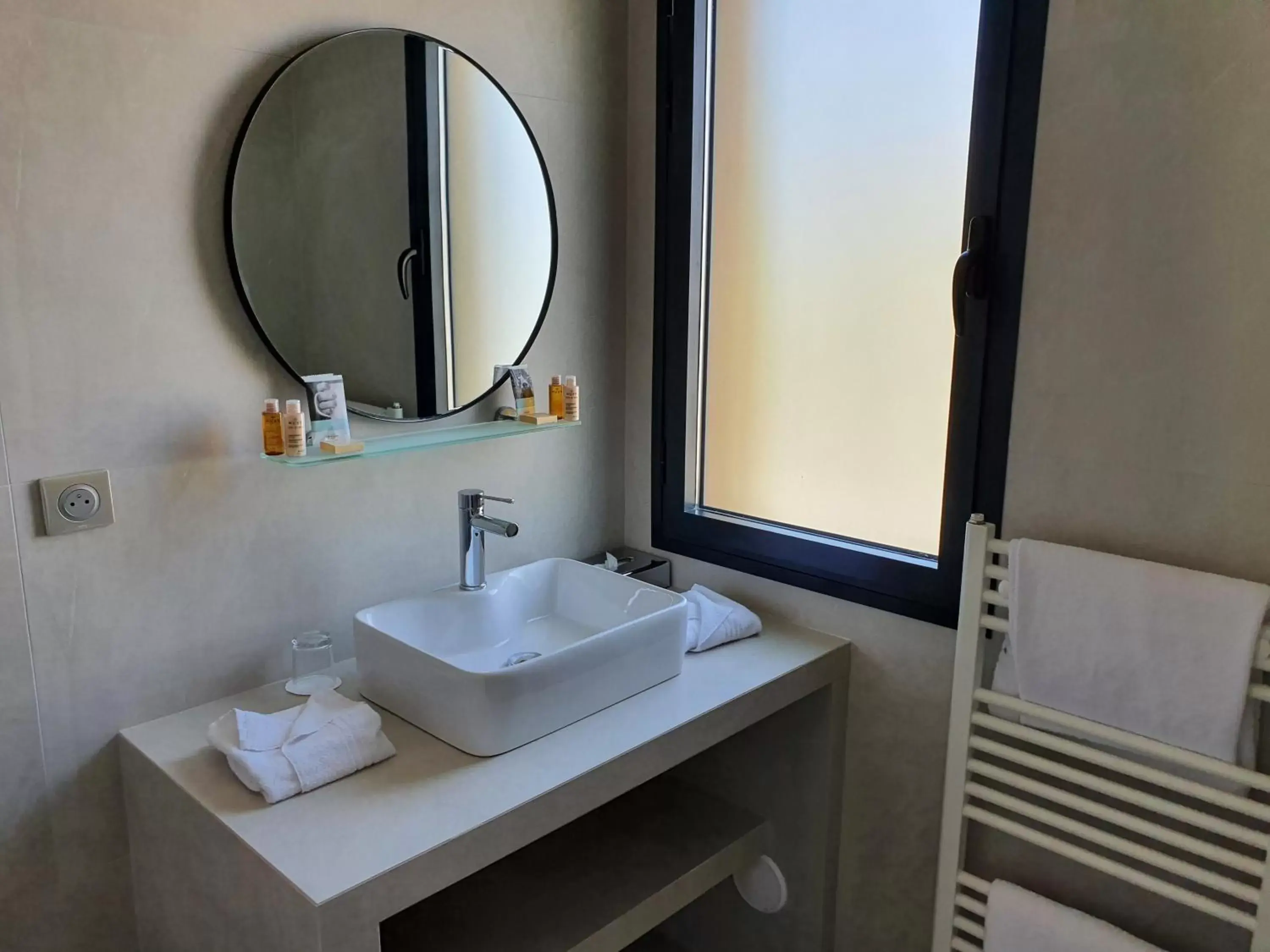 Bathroom in Mercure Villeneuve Loubet Plage Bathroom in Mercure Villeneuve Loubet Plage