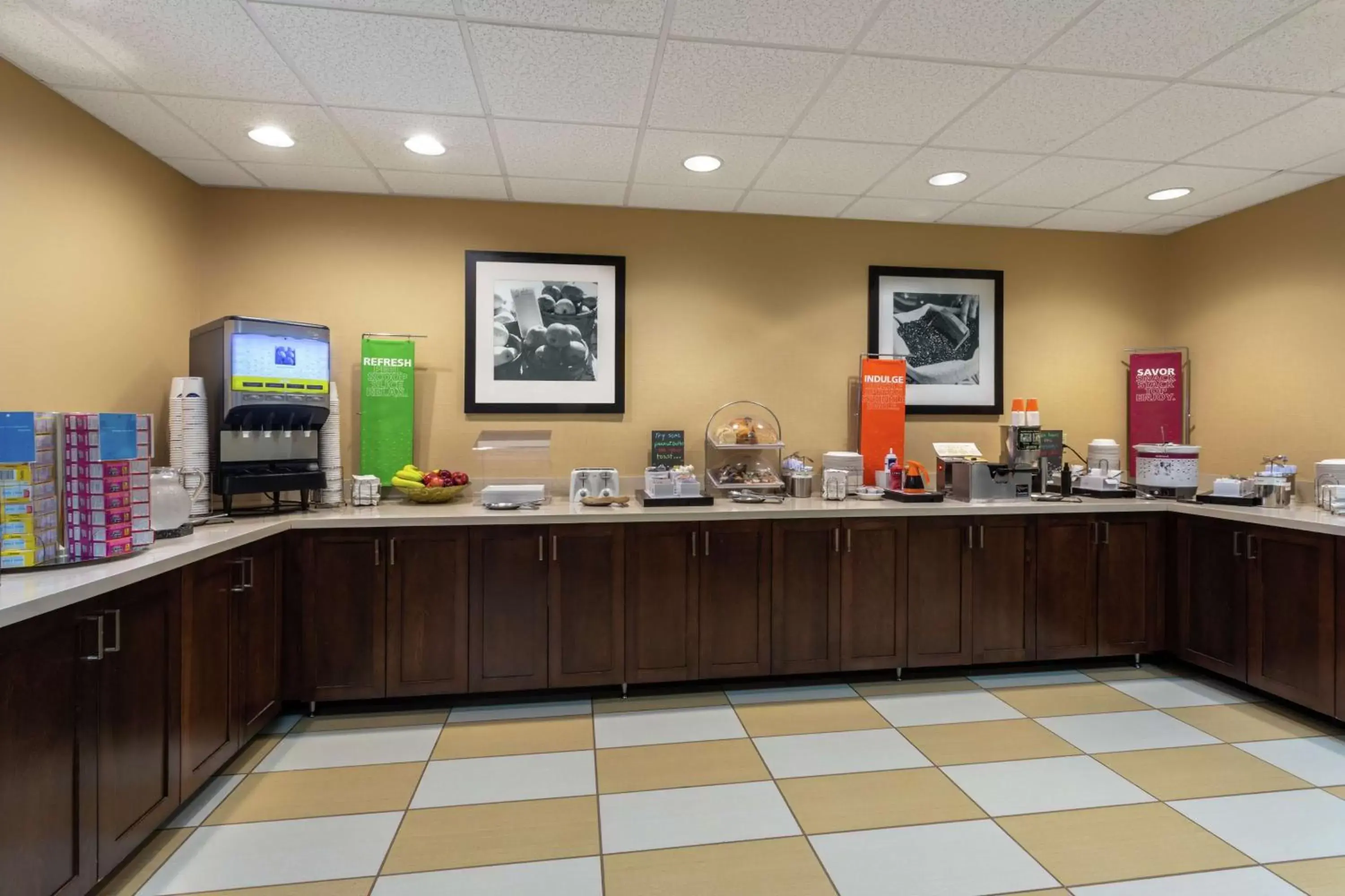 Dining area, Restaurant/Places to Eat in Hampton Inn Bedford