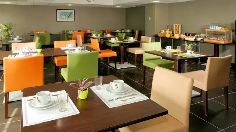 Breakfast, Restaurant/Places to Eat in Terres de France - Appart'Hotel Quimper Bretagne