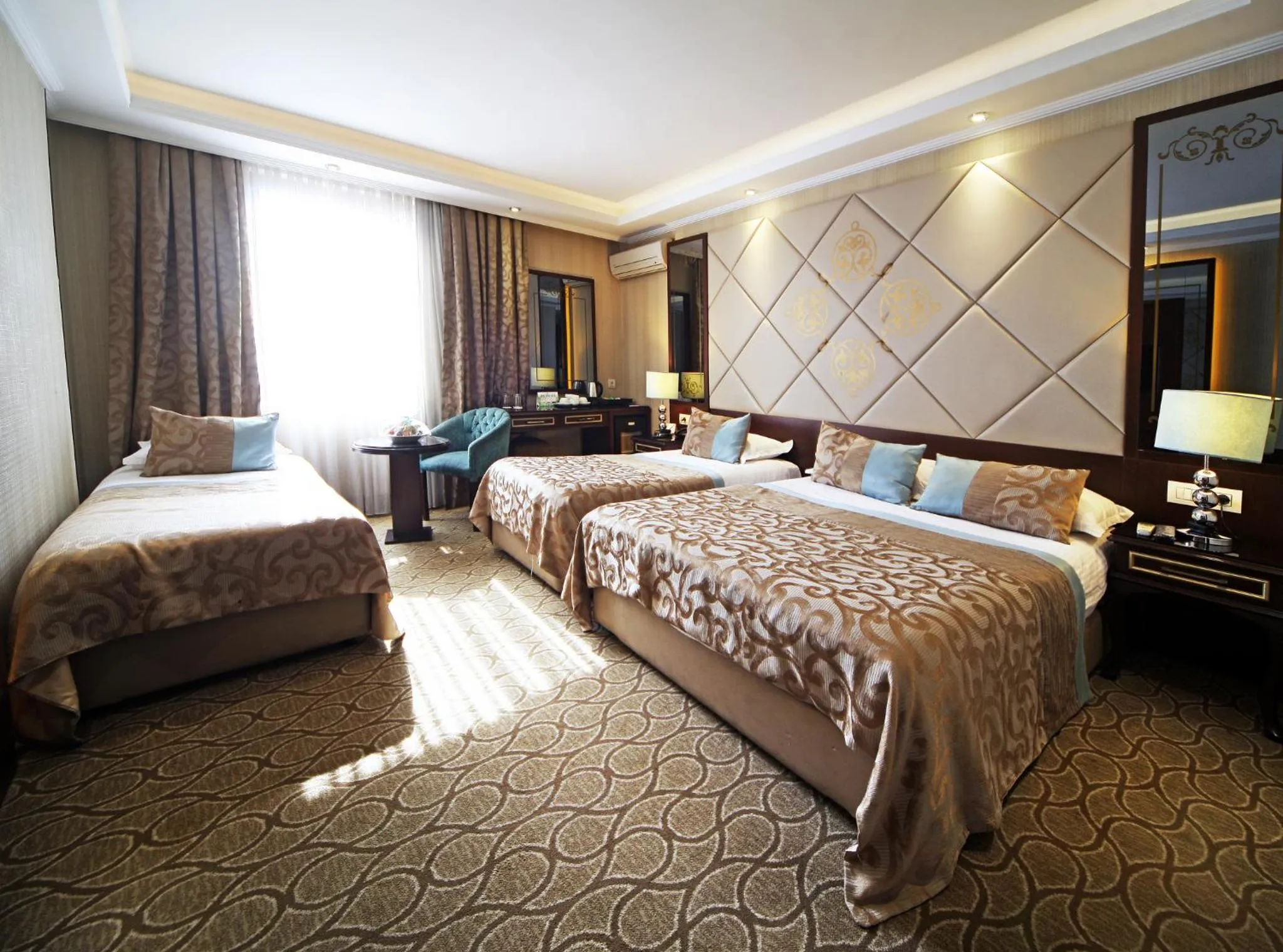 Bedroom, Bed in Black Bird Hotel