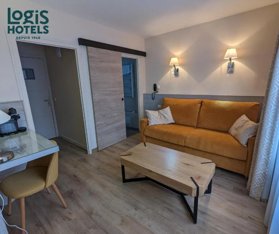 Living room in Hôtel Spa & Restaurant Ô Pervenches