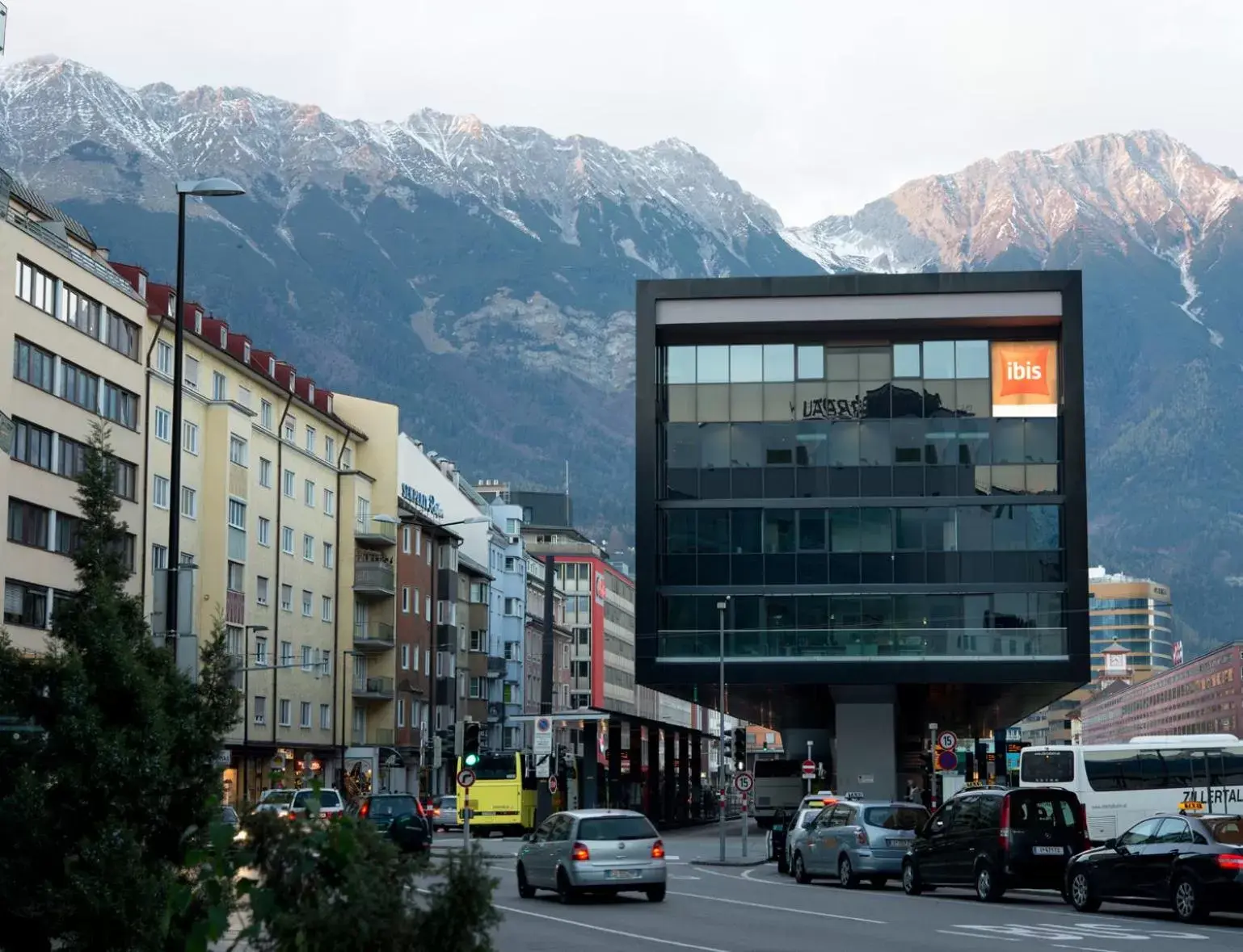 Facade/entrance, Property Building in ibis Innsbruck
