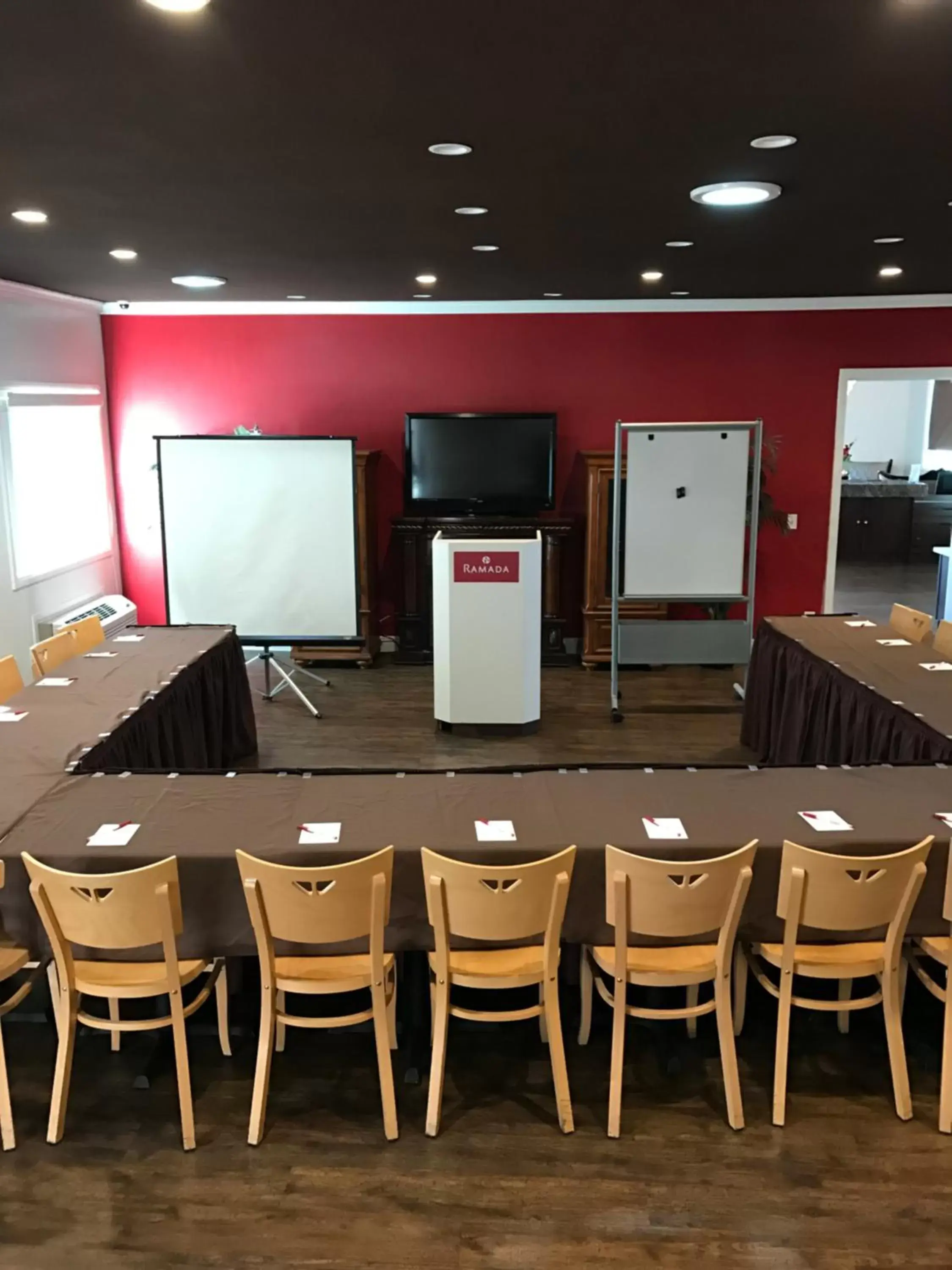 Banquet/Function facilities, Business Area/Conference Room in Ramada by Wyndham Torrance