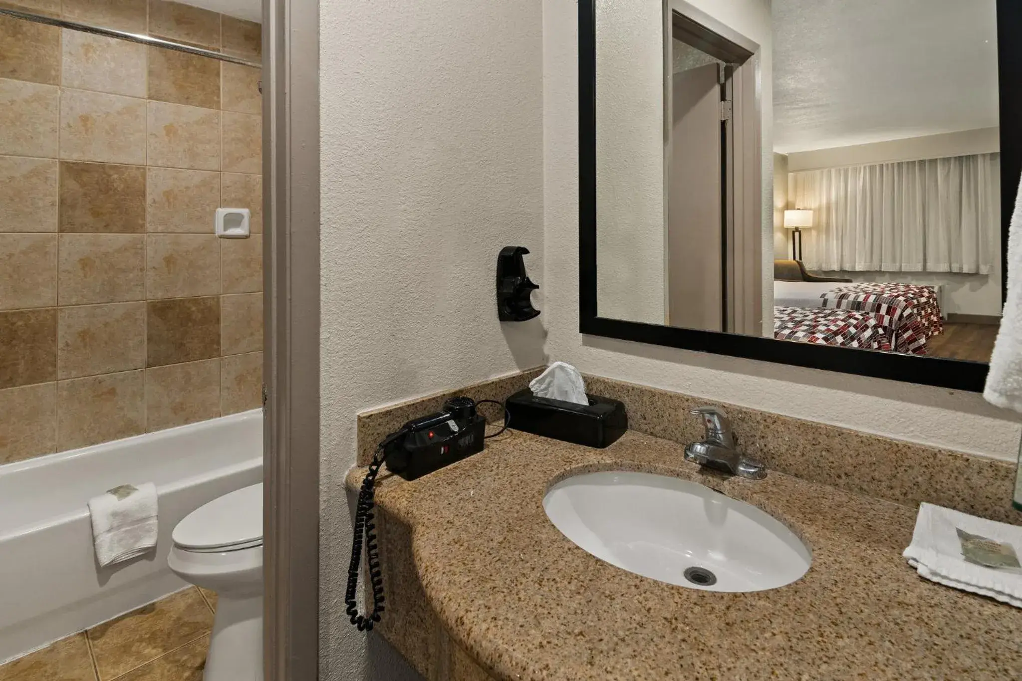 Bathroom in Red Roof Inn & Suites Irving - DFW Airport South