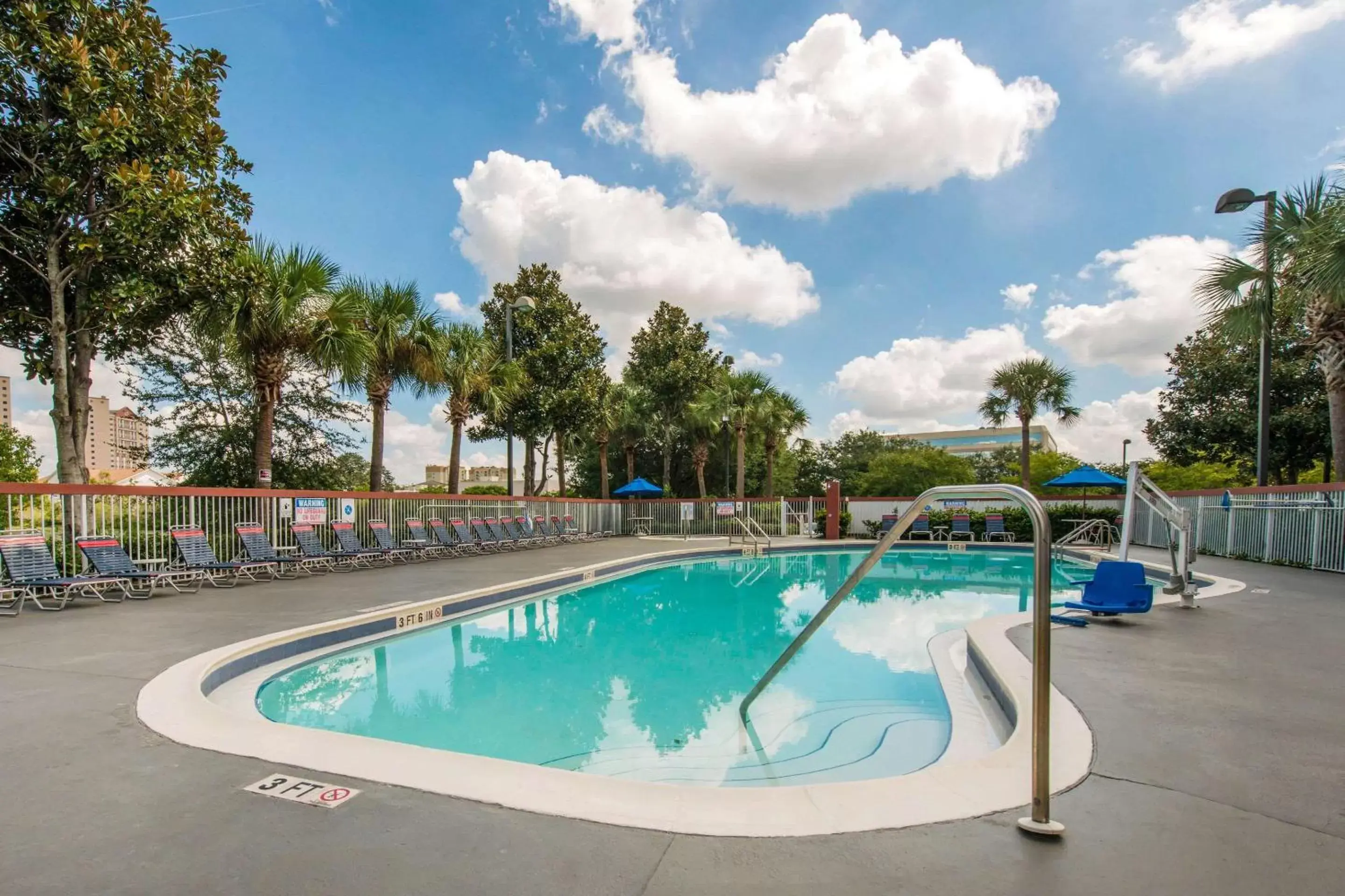 On site, Swimming Pool in Comfort Inn & Suites Near Universal Orlando Resort-Convention Ctr