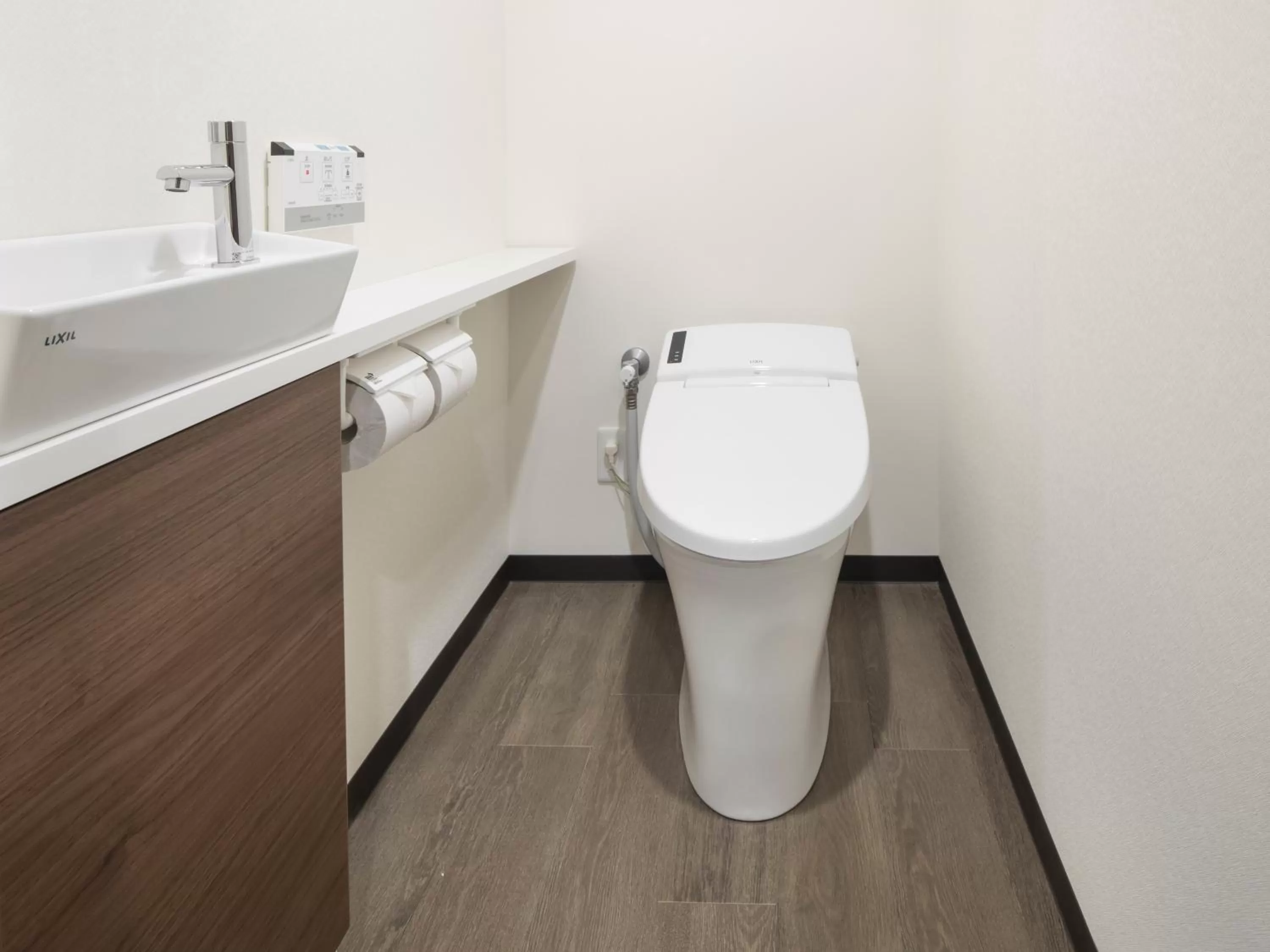 Photo of the whole room in HOTEL MYSTAYS Midosuji Honmachi