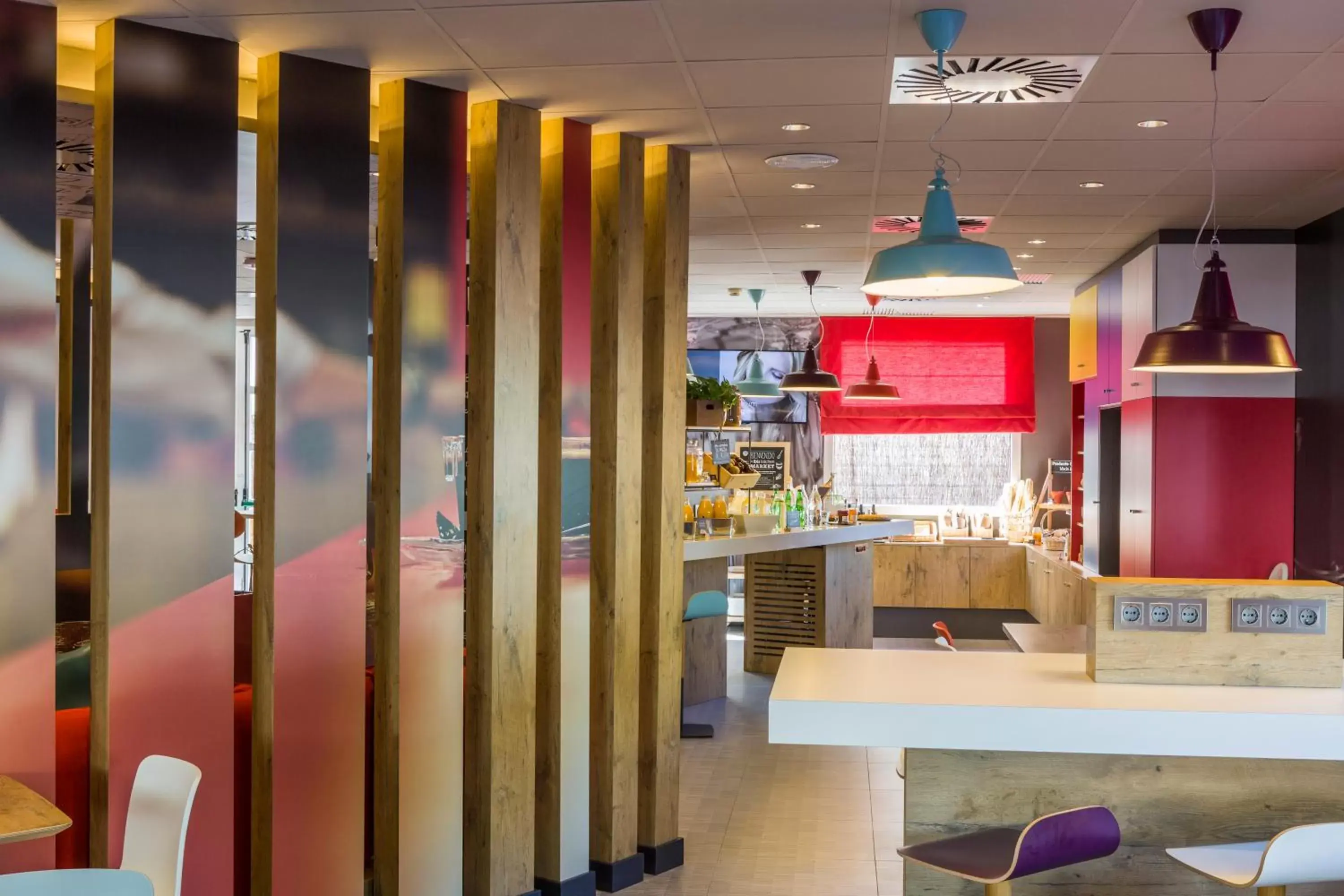 Lounge or bar in Ibis Barcelona Castelldefels