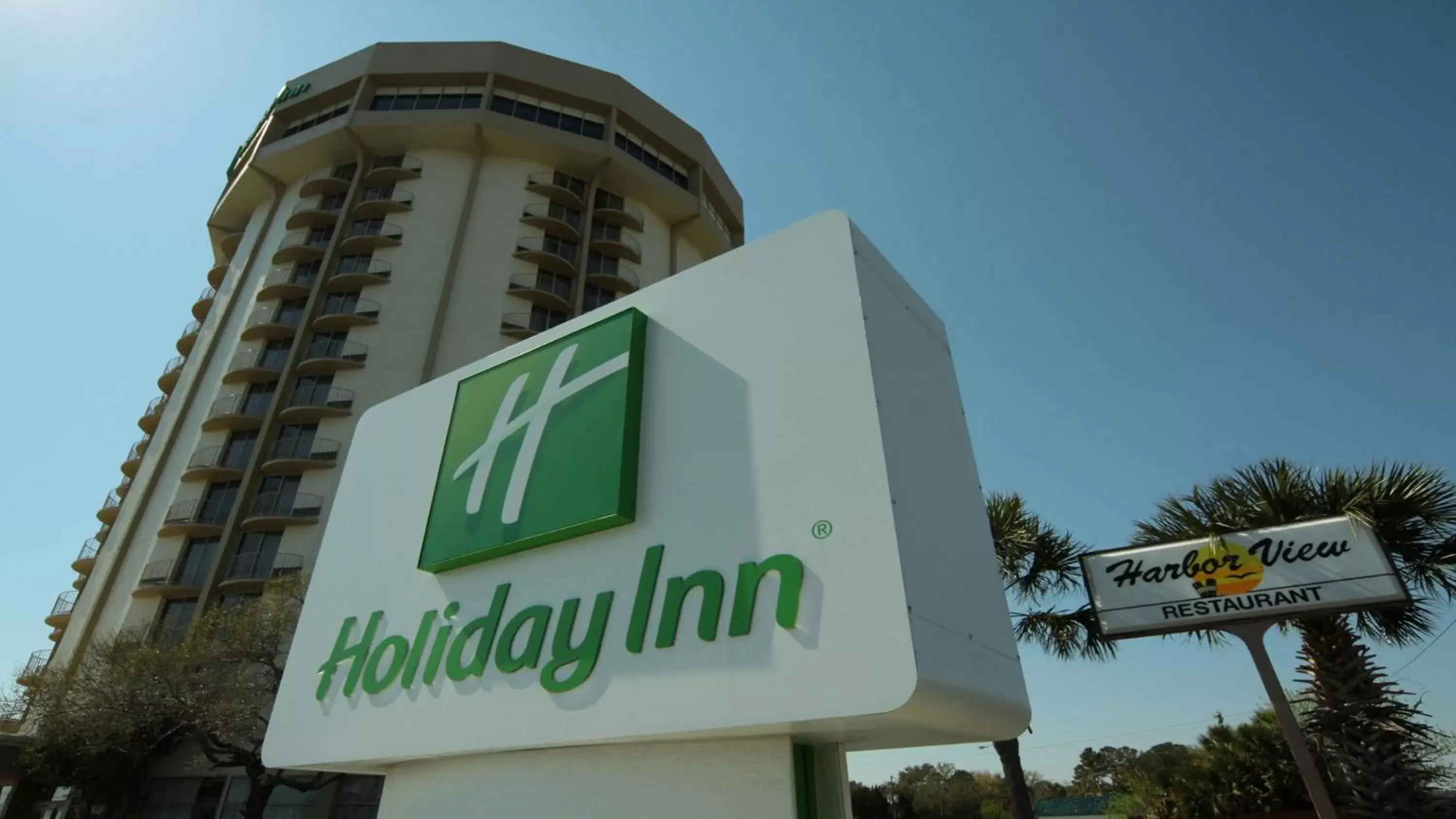 Property Building in Holiday Inn Charleston-Riverview, an IHG Hotel