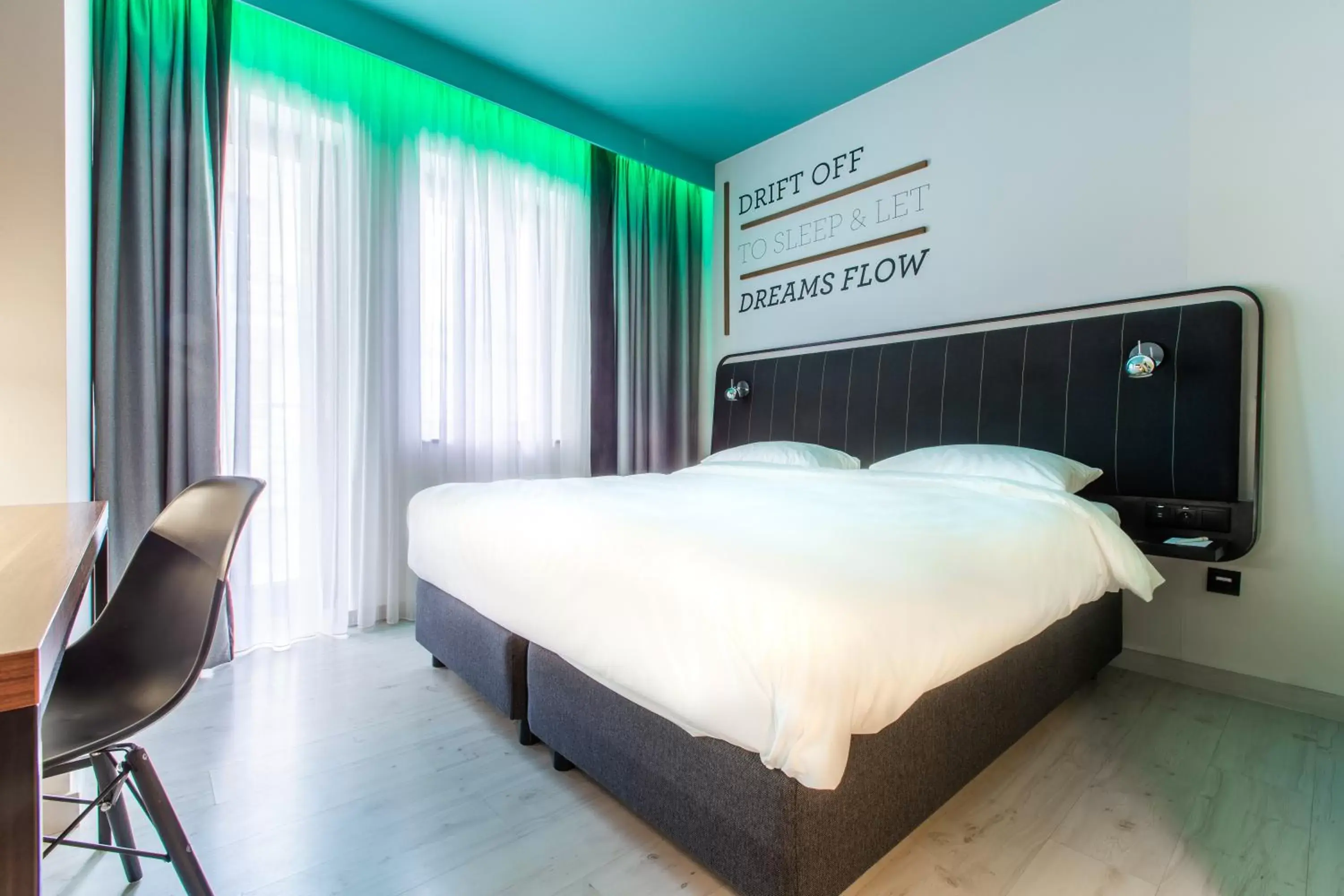 Bed in Park Inn by Radisson Poznan