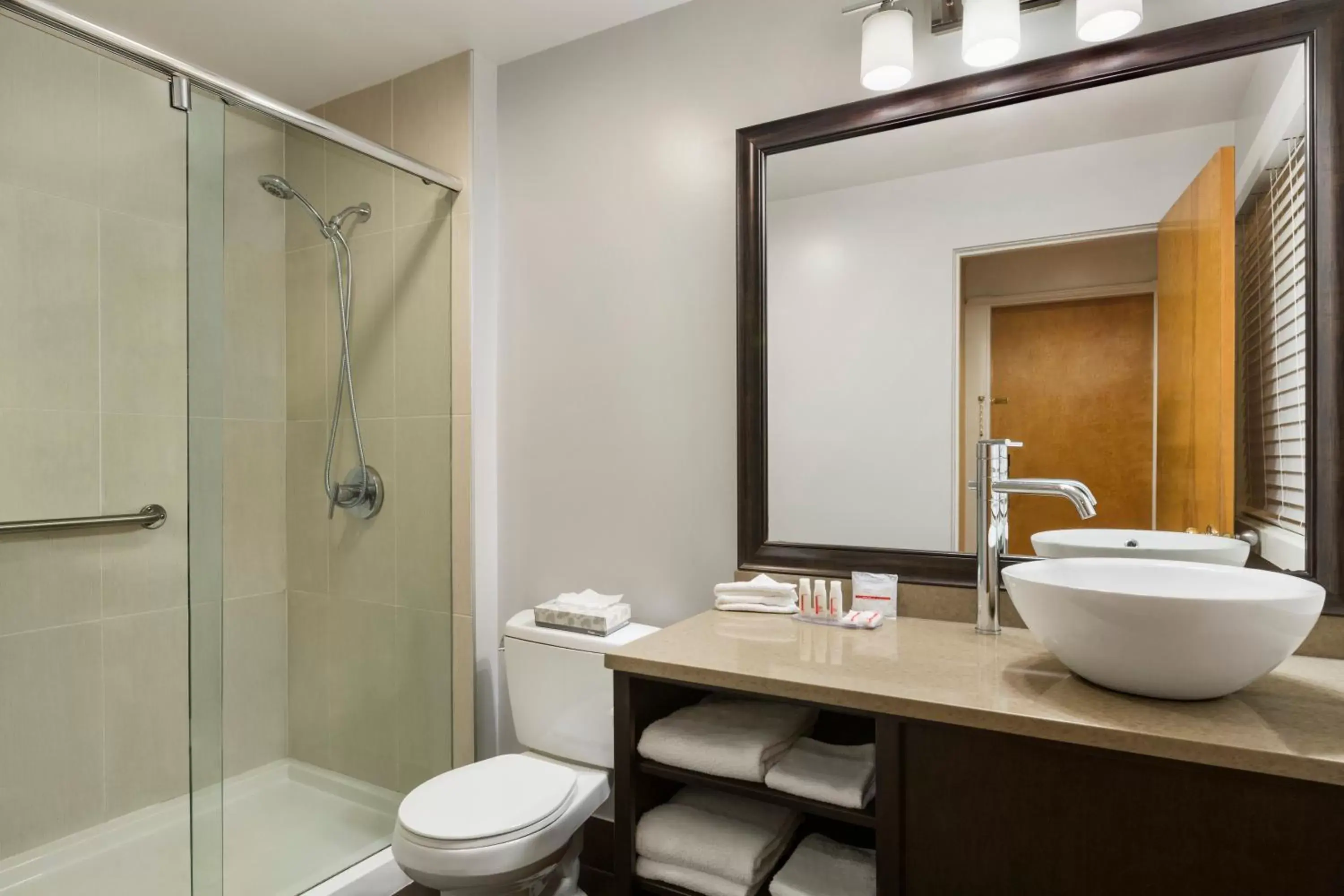 Shower, Bathroom in Days Inn by Wyndham Vancouver Downtown