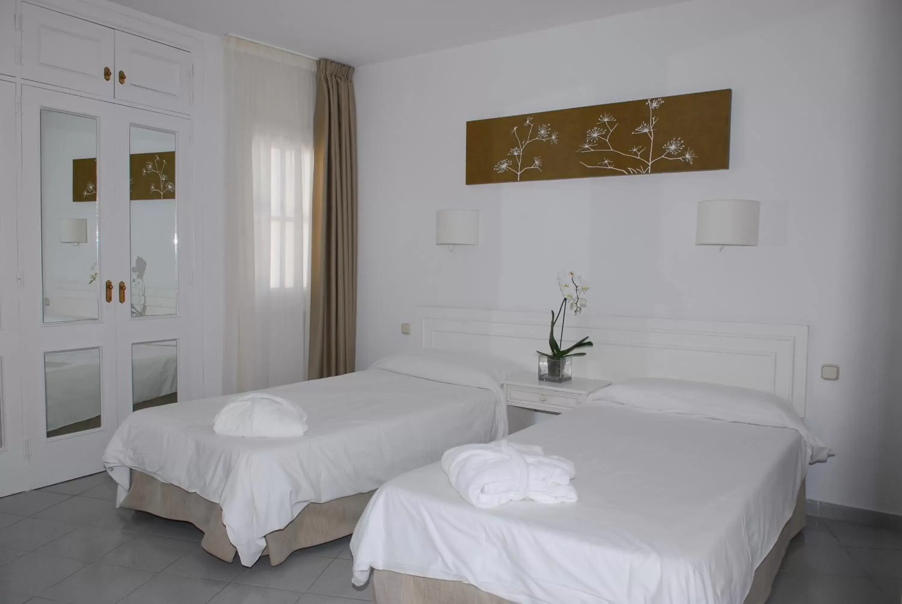 Photo of the whole room, Bed in Lagos de Fañabé Beach Resort Photo of the whole room, Bed in Lagos de Fañabé Beach Resort