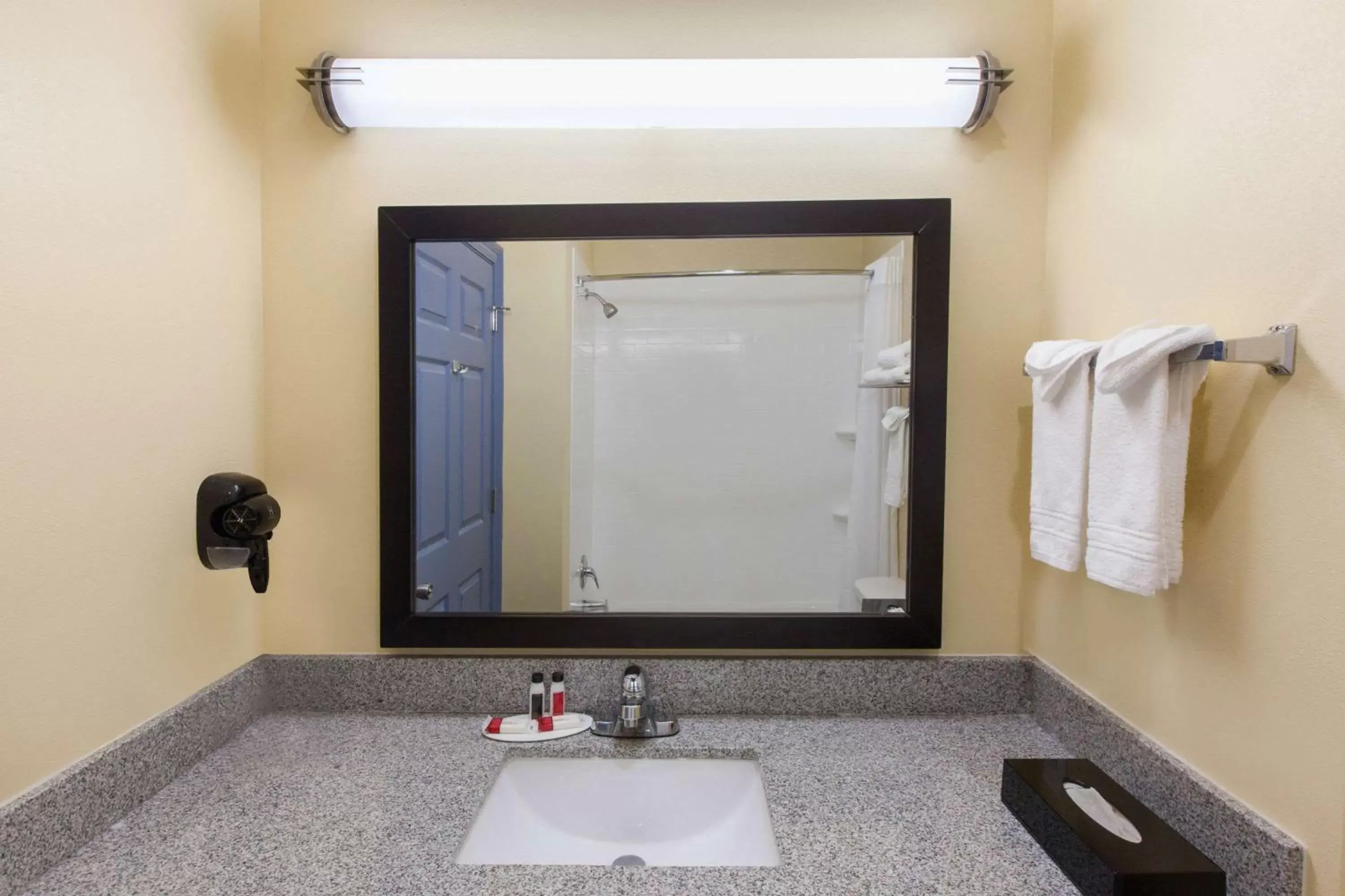 Bathroom in Days Inn by Wyndham Baton Rouge Airport