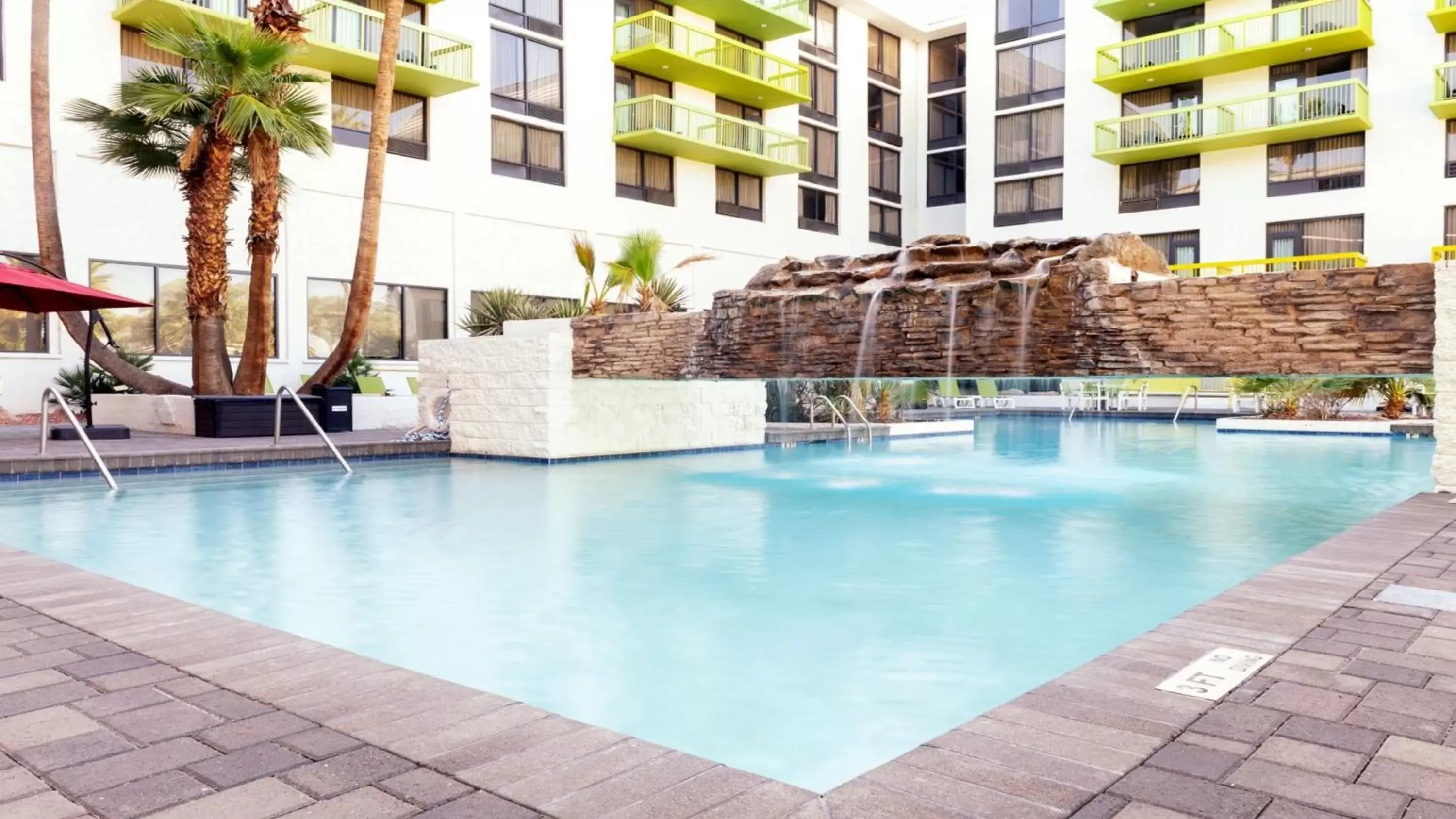 Swimming Pool in Holiday Inn & Suites Phoenix-Mesa-Chandler, an IHG Hotel