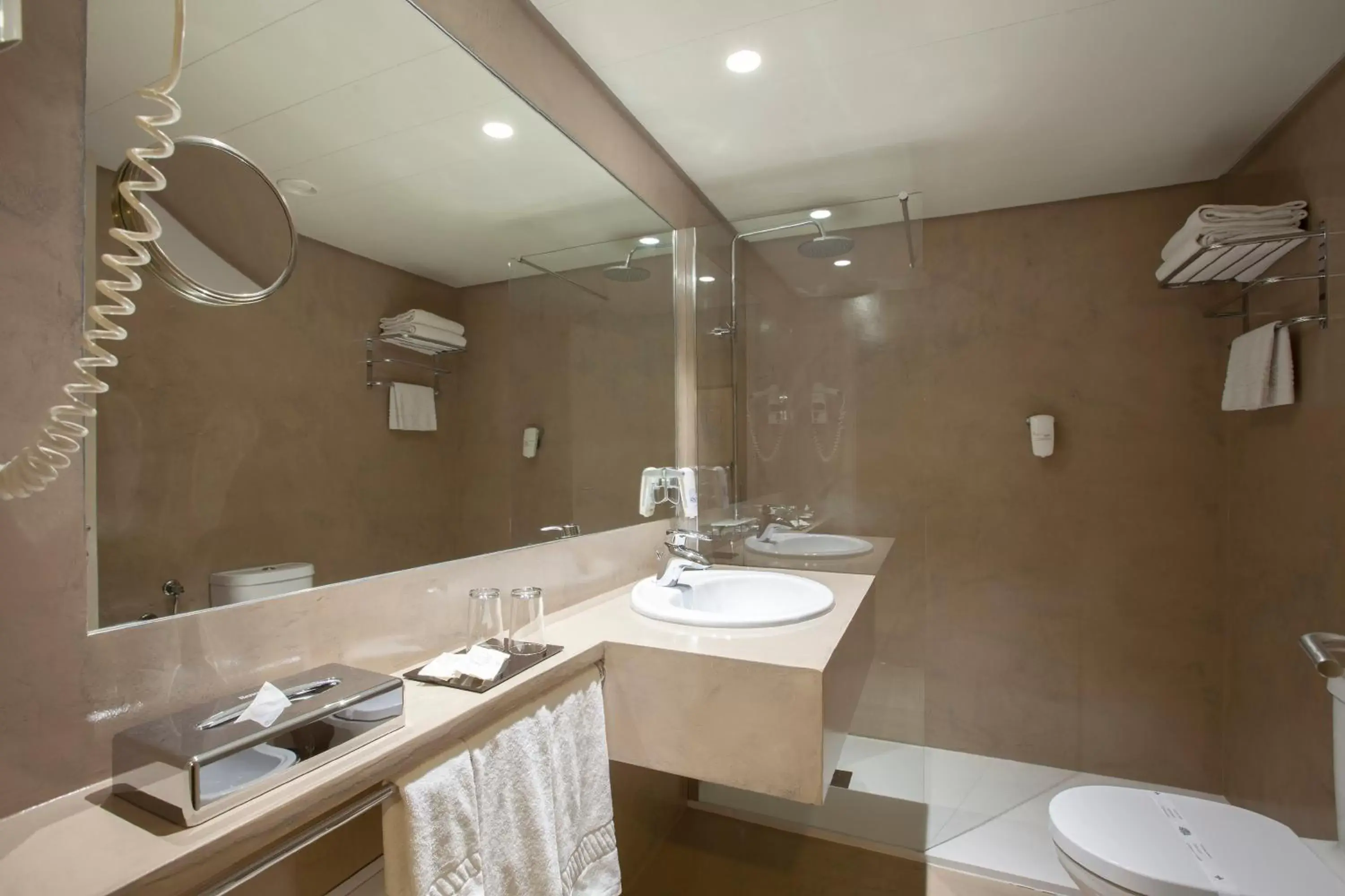 Bathroom in Portus Cale Hotel