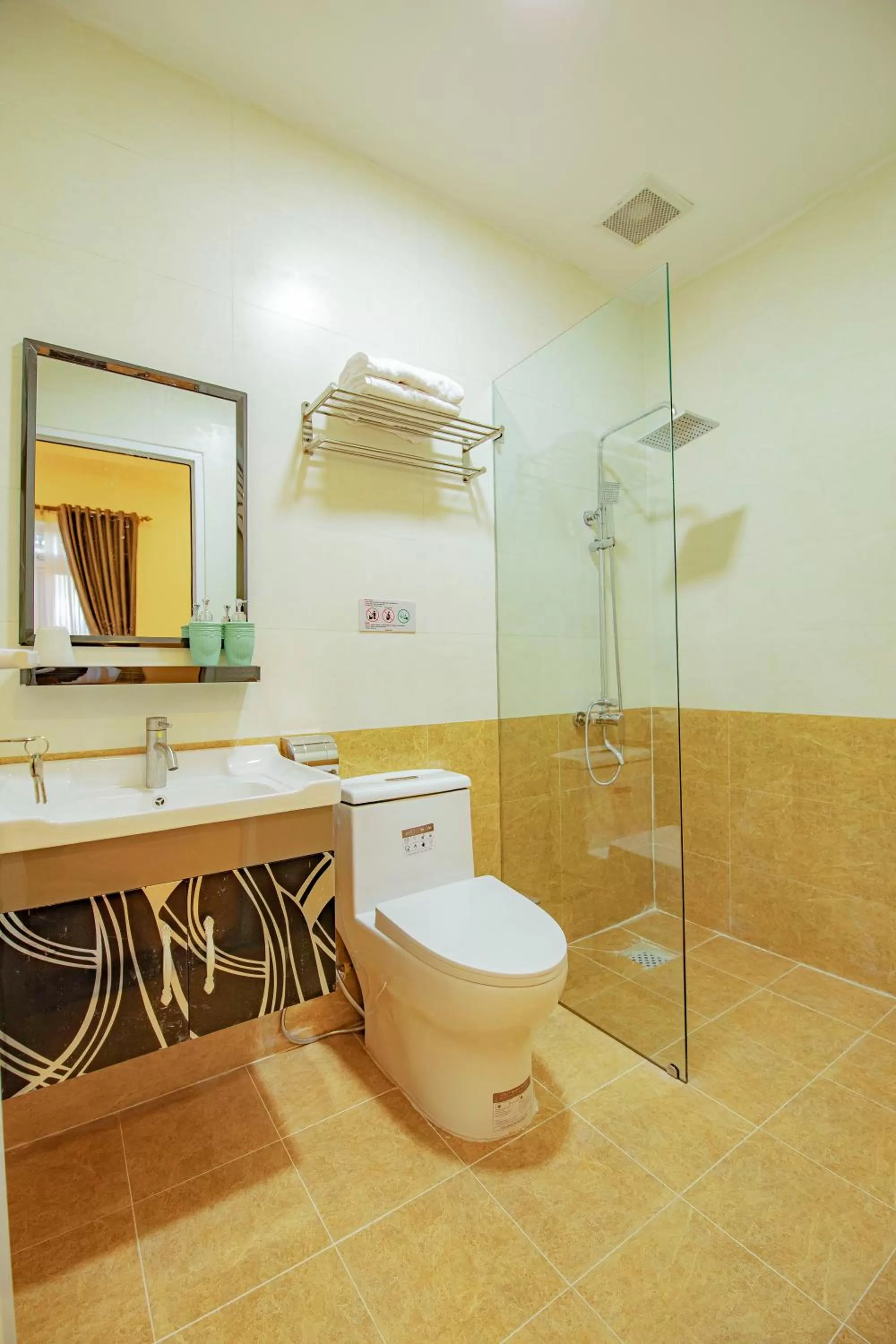 Shower in Khanh Uyen 1 Hotel