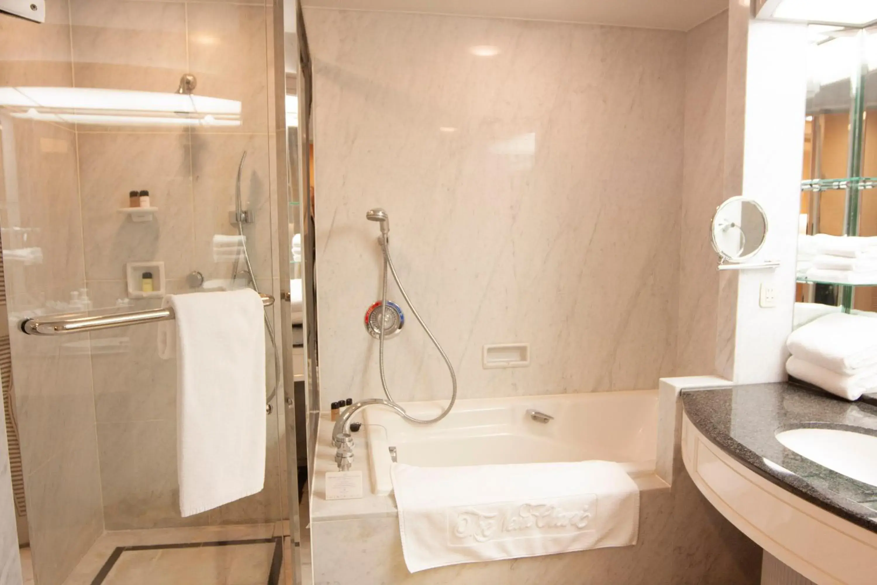 Bathroom in Hotel New Otani Makuhari