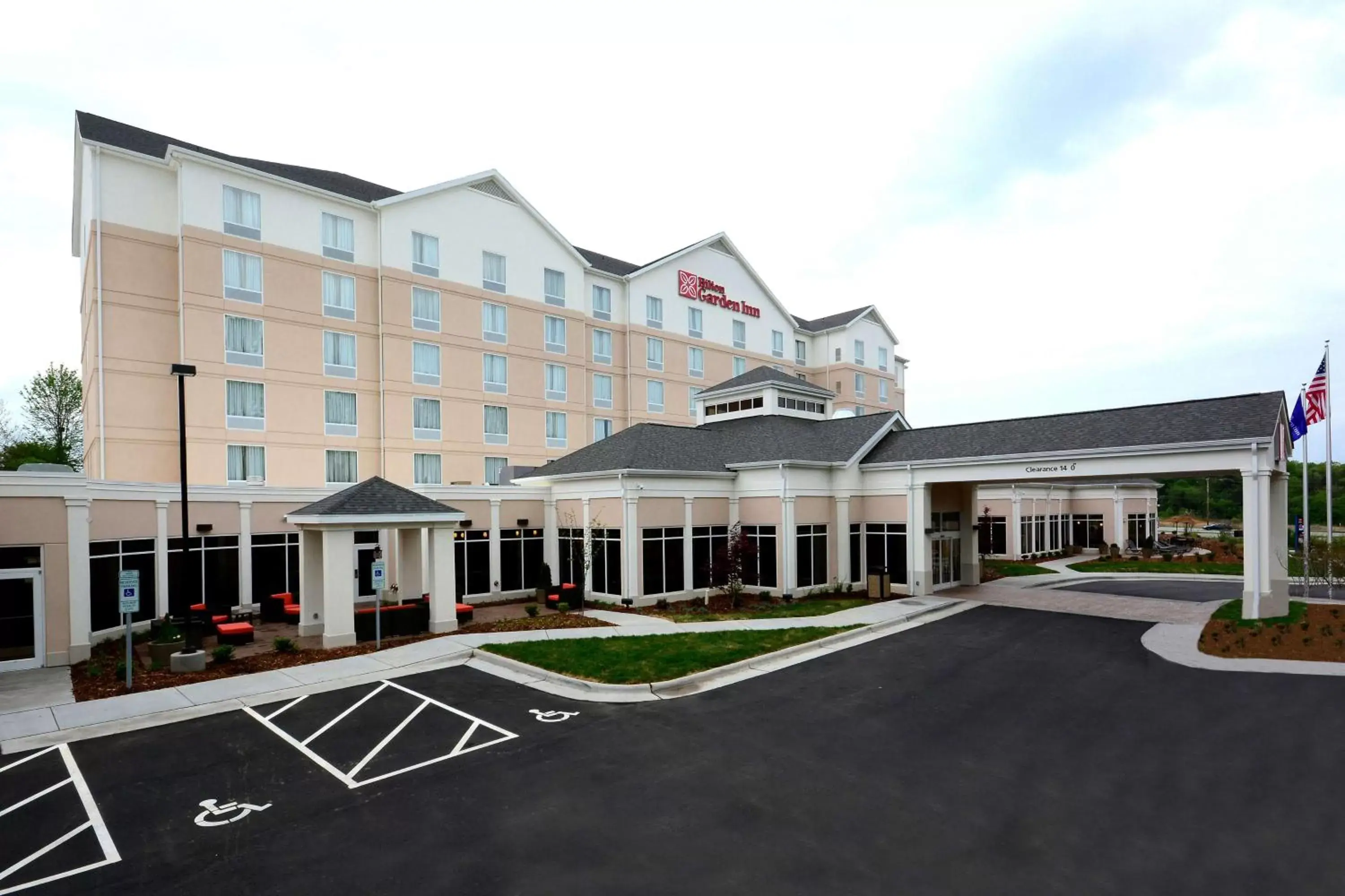 Property building in Hilton Garden Inn Greensboro Airport Property building in Hilton Garden Inn Greensboro Airport