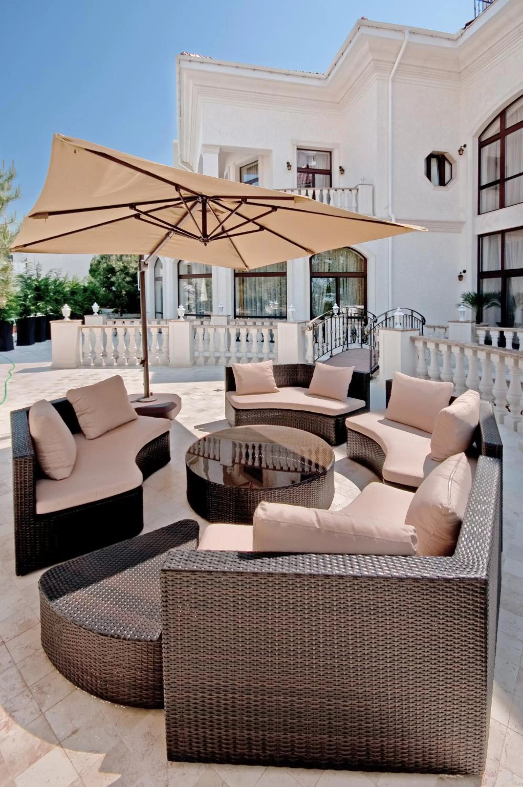 Lounge or bar in Villa Le Premier - Maestro