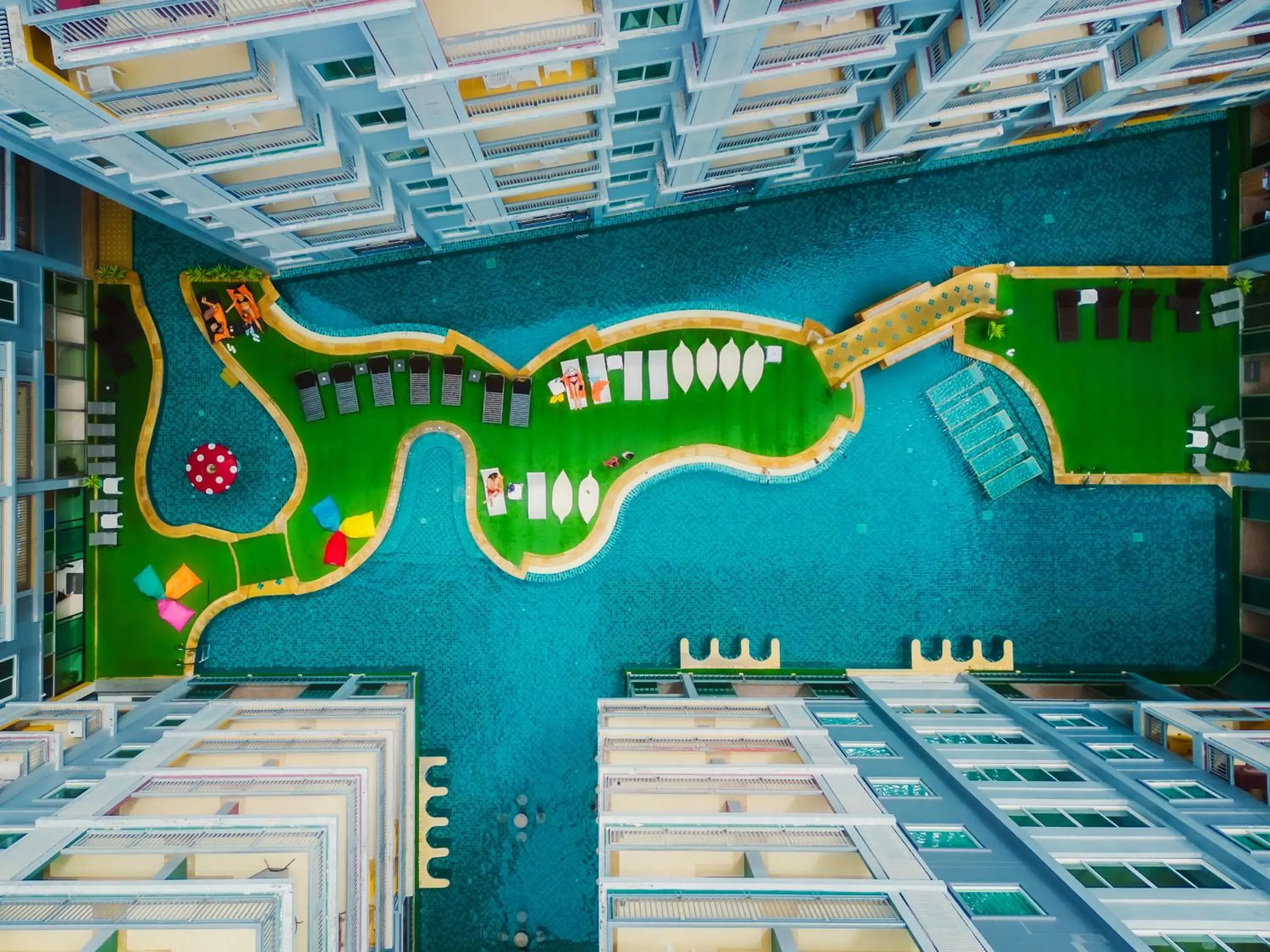 Property building in Elite Suites Patong Property building in Elite Suites Patong