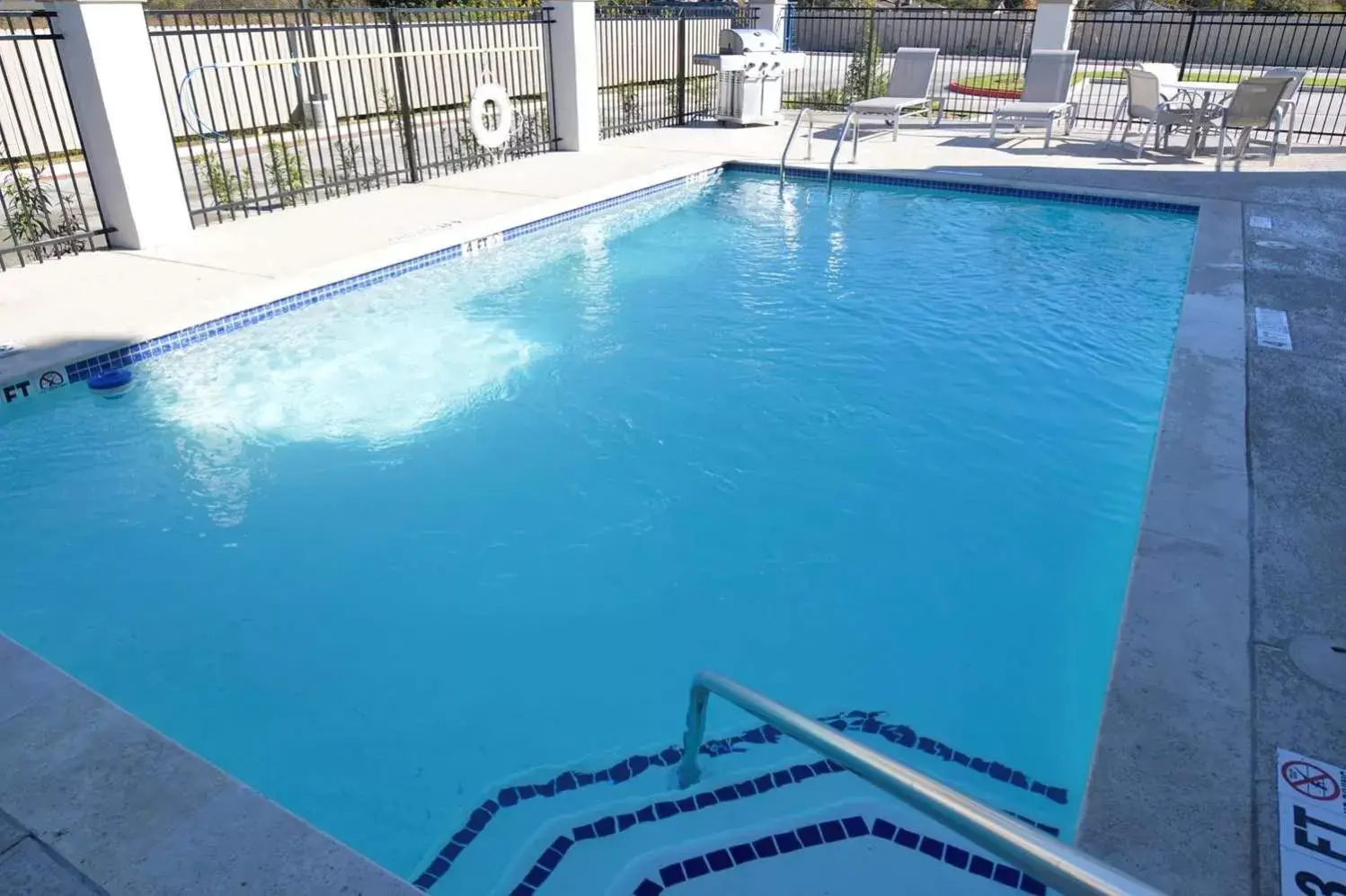 Swimming Pool in Best Western Plus Bay City Inn & Suites