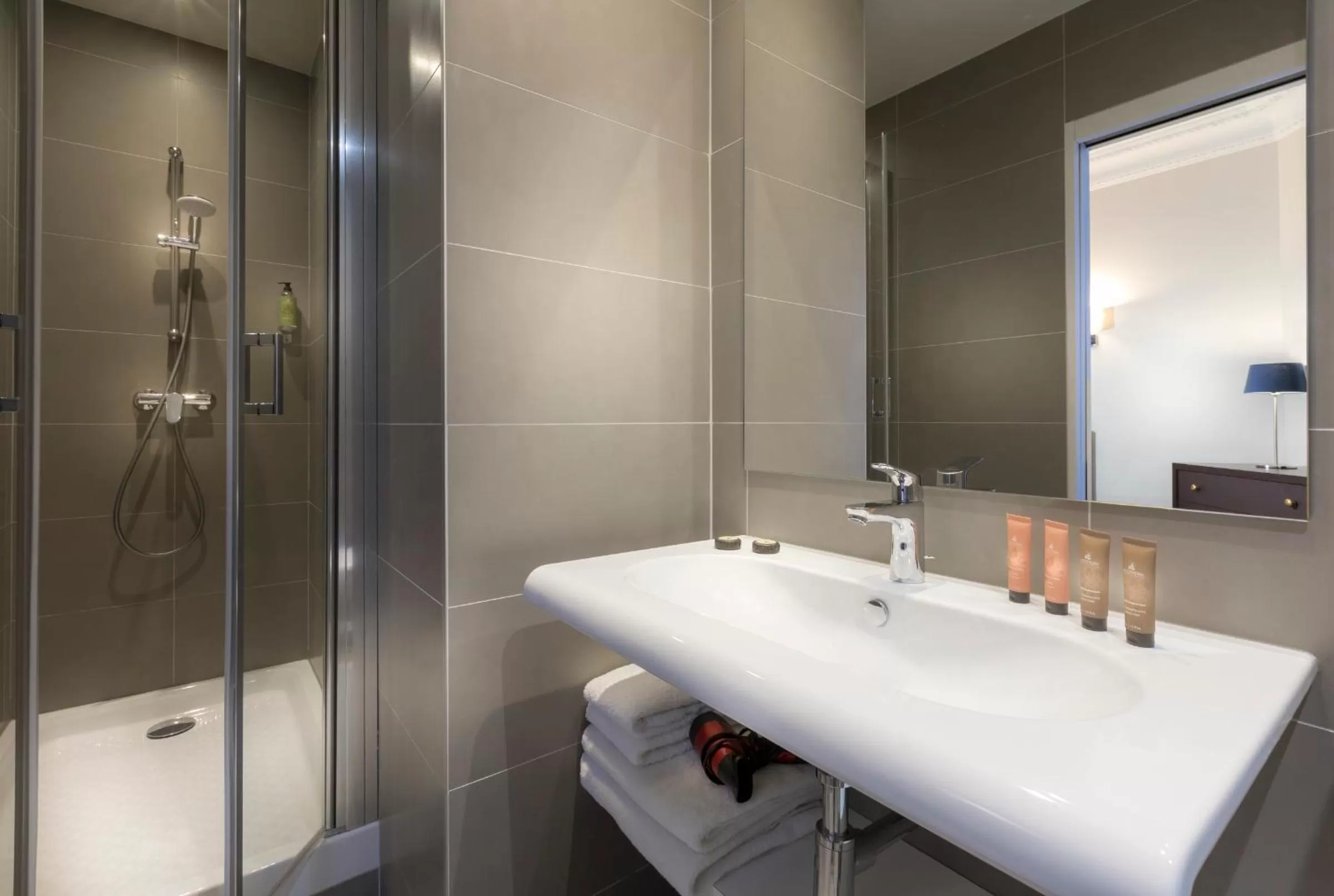 Bathroom in Résidence Charles Floquet