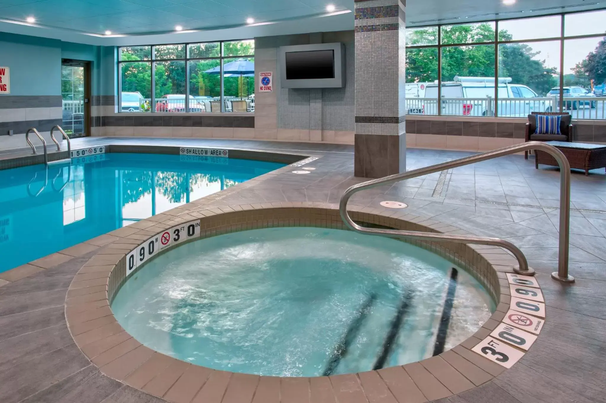 Swimming Pool in Holiday Inn Express Kingston Central, an IHG Hotel