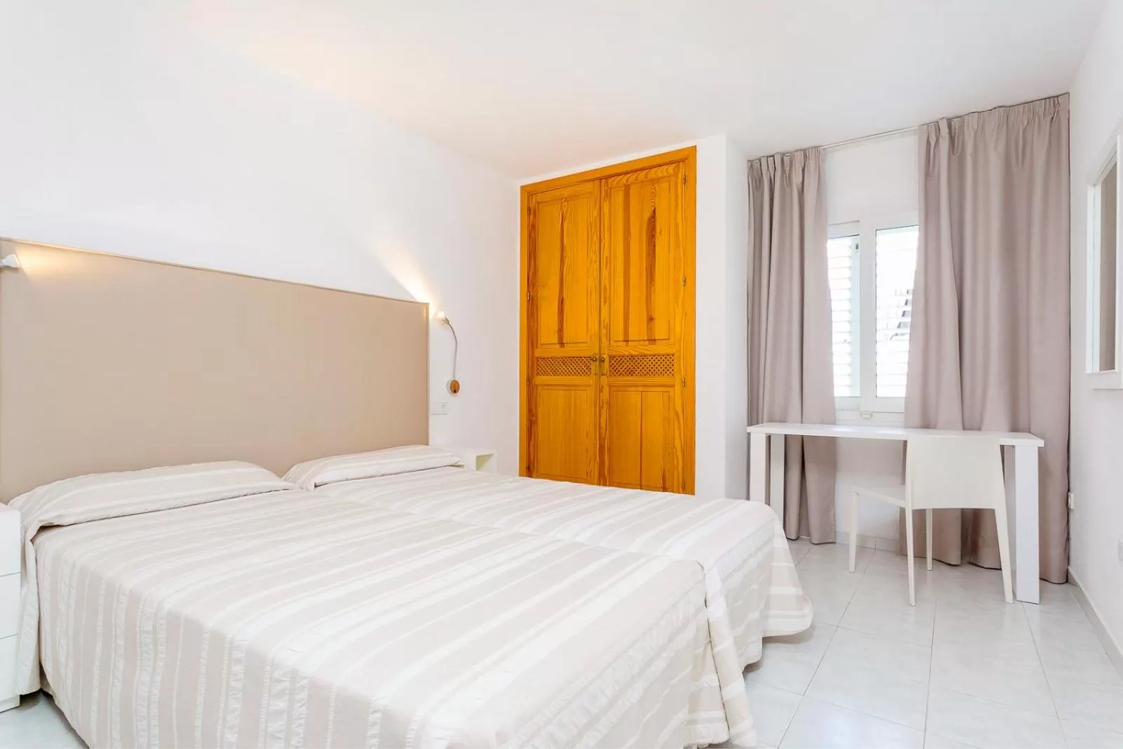 Bedroom, Bed in Aparthotel Duquesa Playa