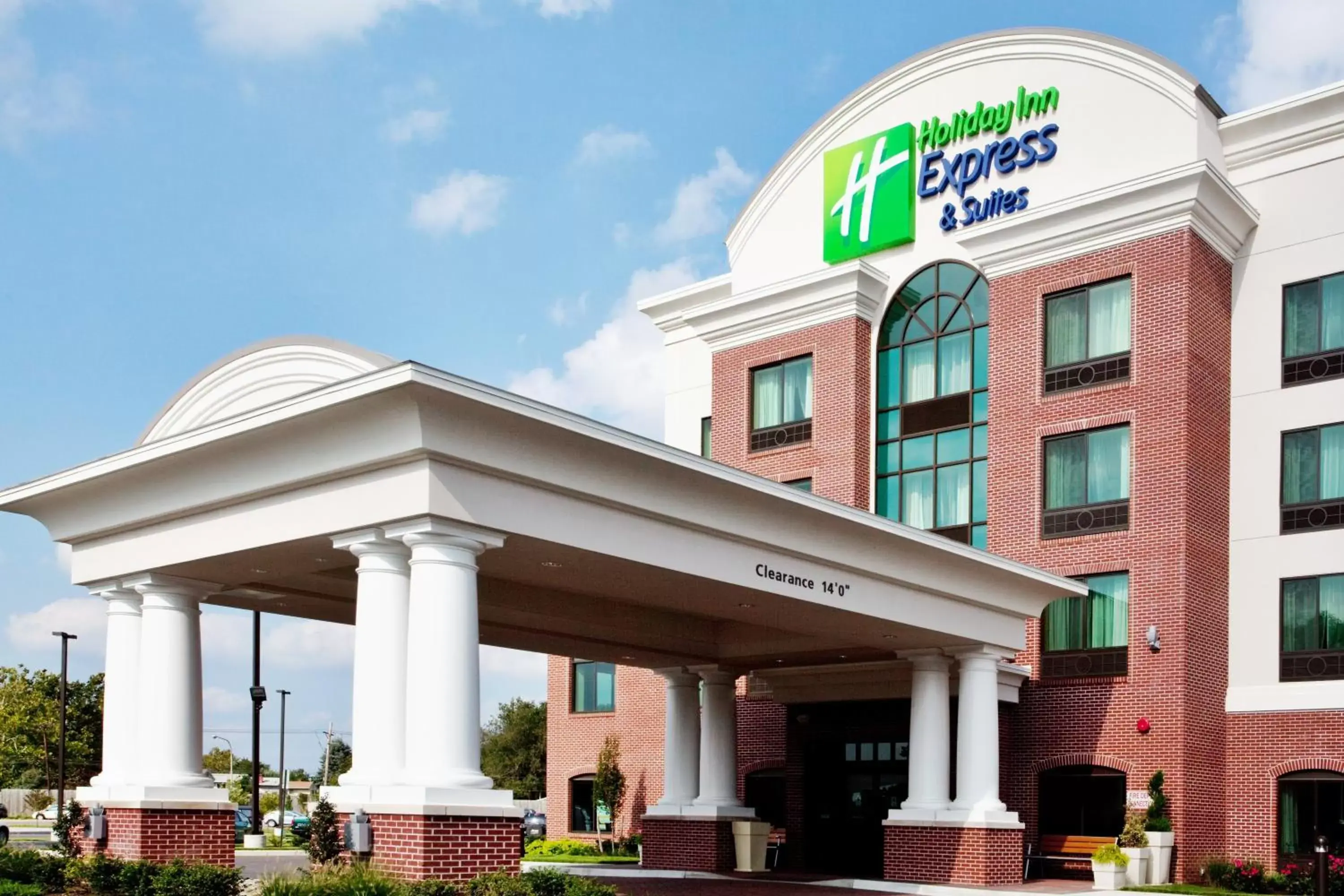 Property Building in Holiday Inn Express & Suites Wilmington-Newark, an IHG Hotel