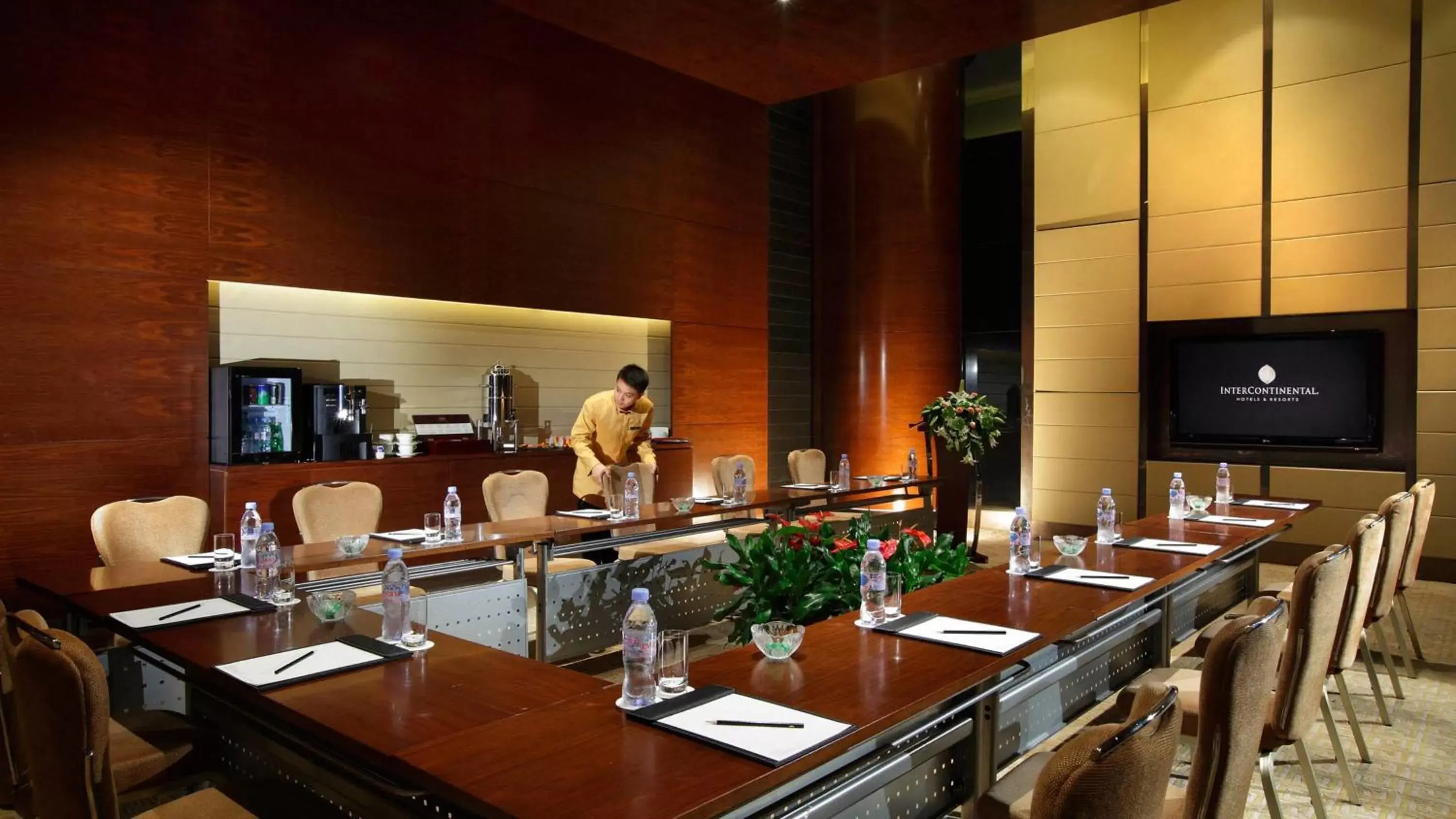 Meeting/conference room, Restaurant/Places to Eat in InterContinental Nanjing, an IHG Hotel