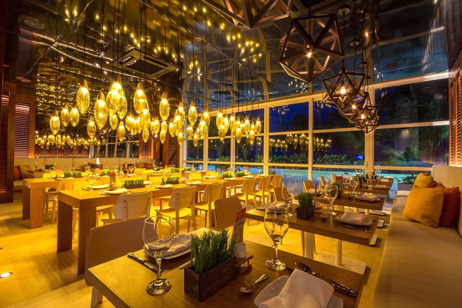 Restaurant/places to eat in Hotel Casablanca