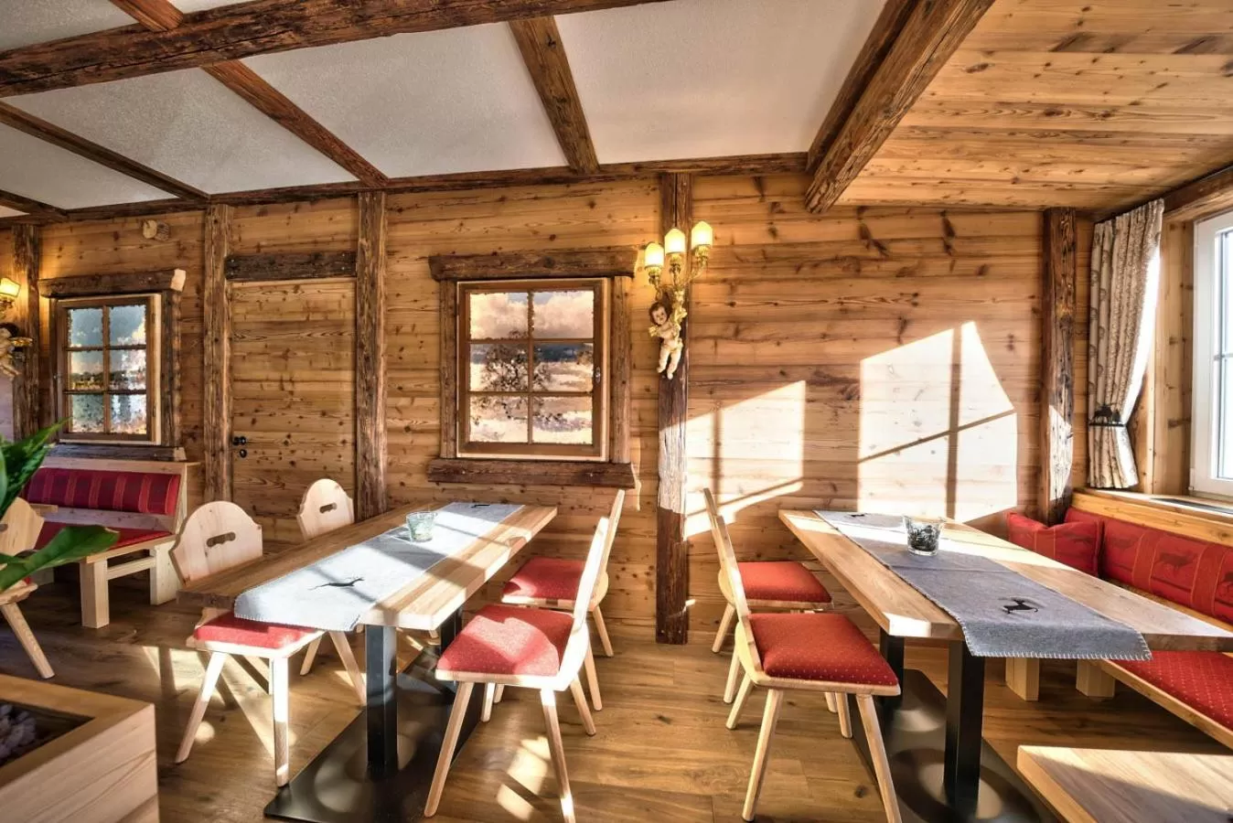 Restaurant/places to eat in Hotel Sonneneck Titisee -Adults Only-