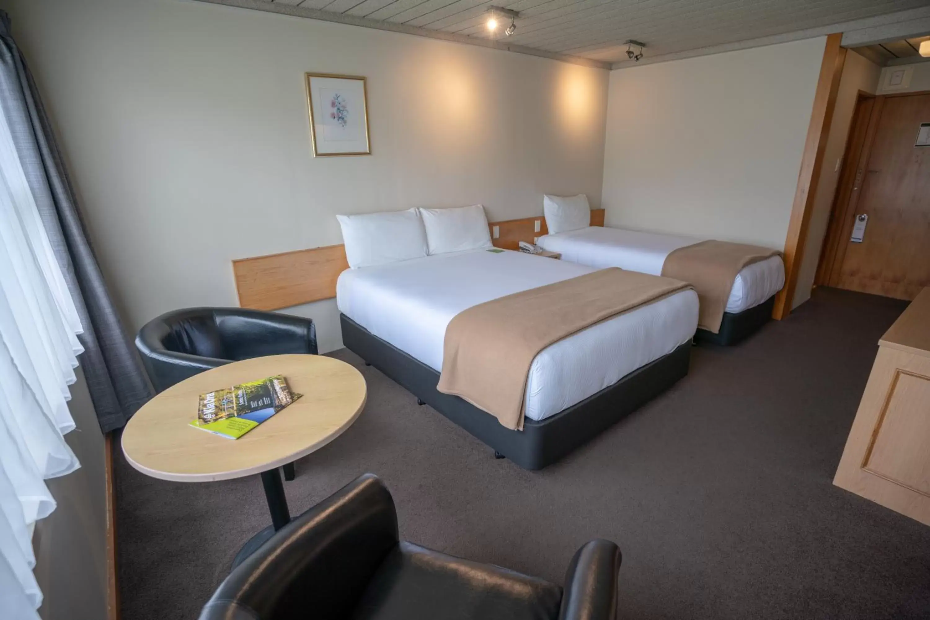 Bed in Kingsgate Hotel Te Anau