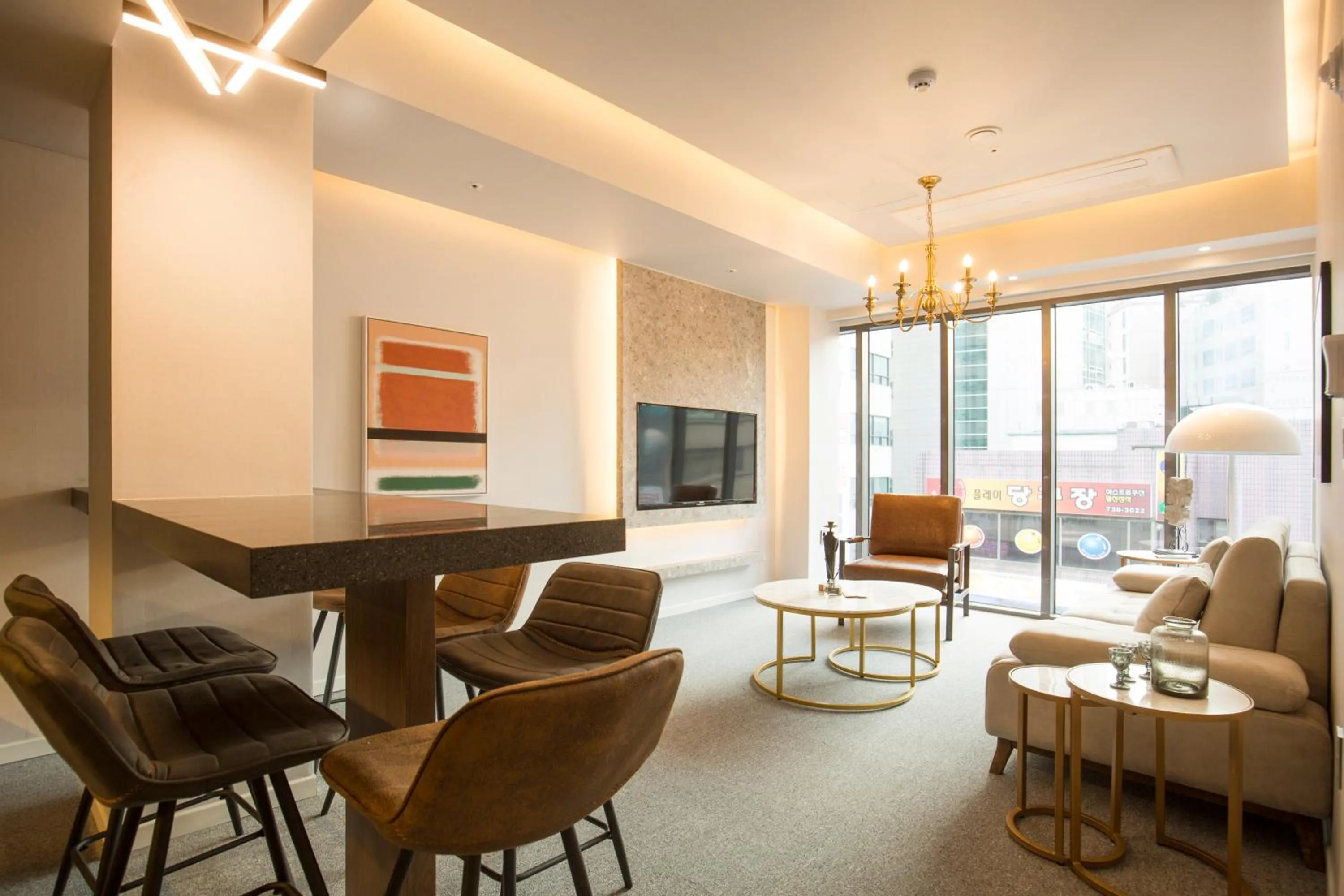 Living room, Seating Area in UH Suite The Jongno