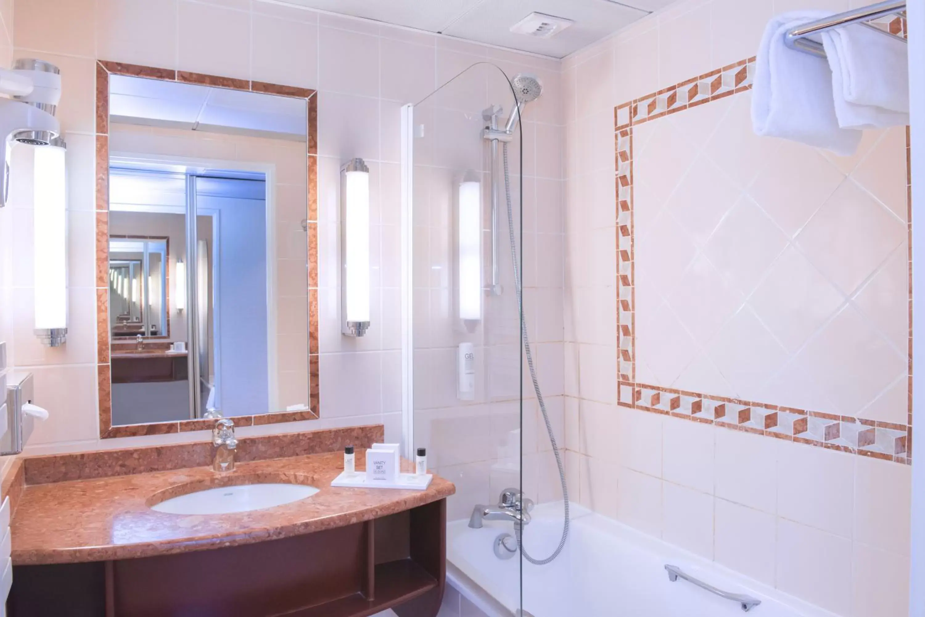 Bathroom in Hotel Vacances Bleues Villa Modigliani