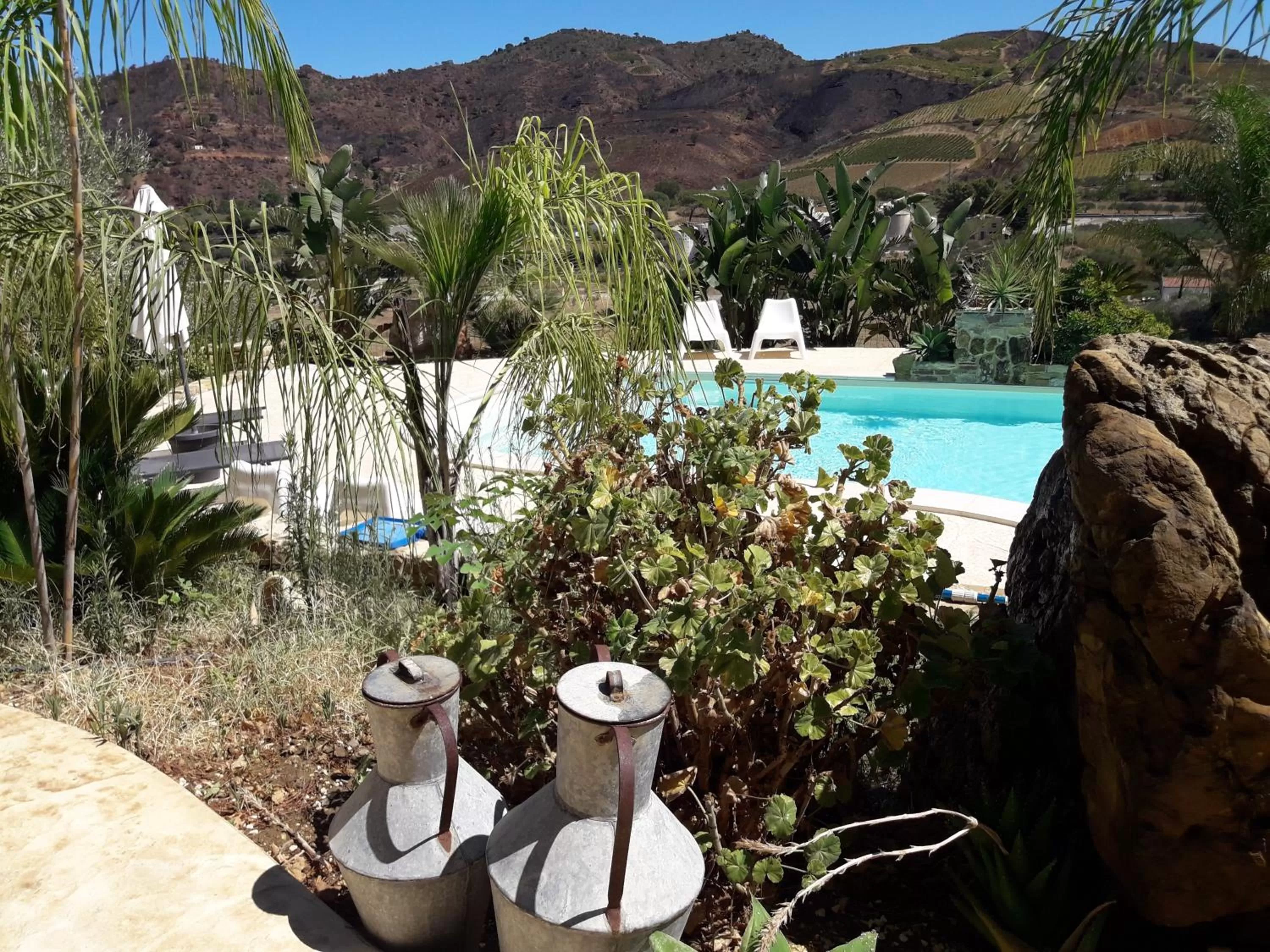 Swimming pool in La Suite Di Segesta
