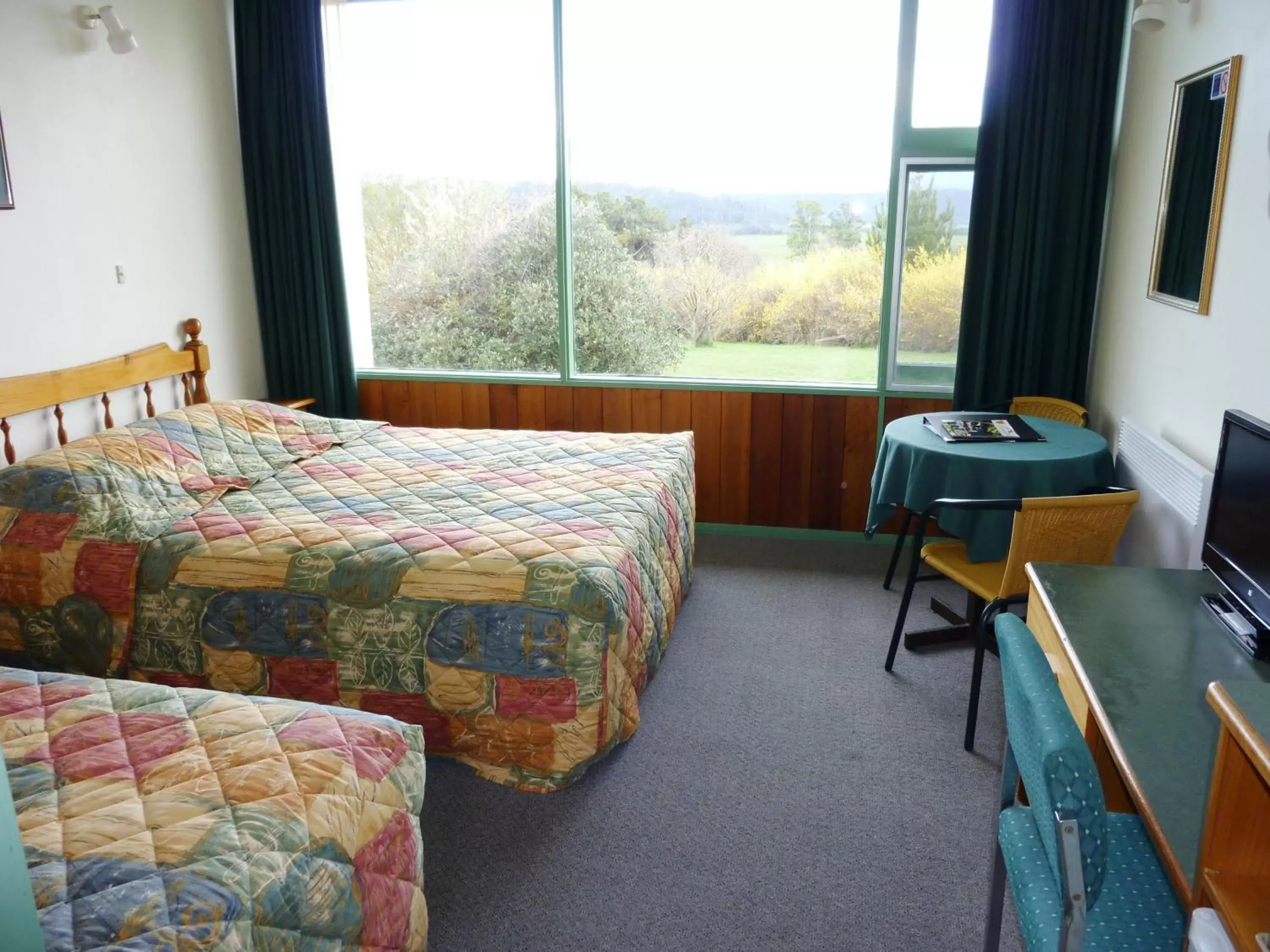 Photo of the whole room, Bed in Mountain View Country Inn