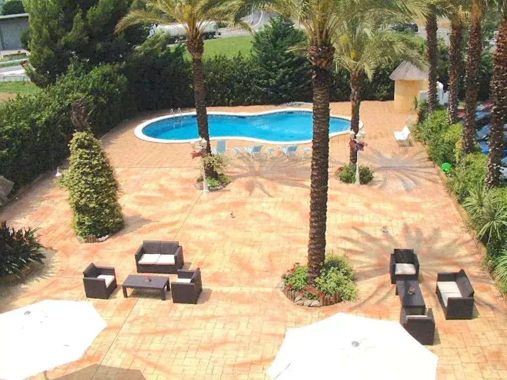 Lounge or bar, Pool View in Hotel Air Penedès