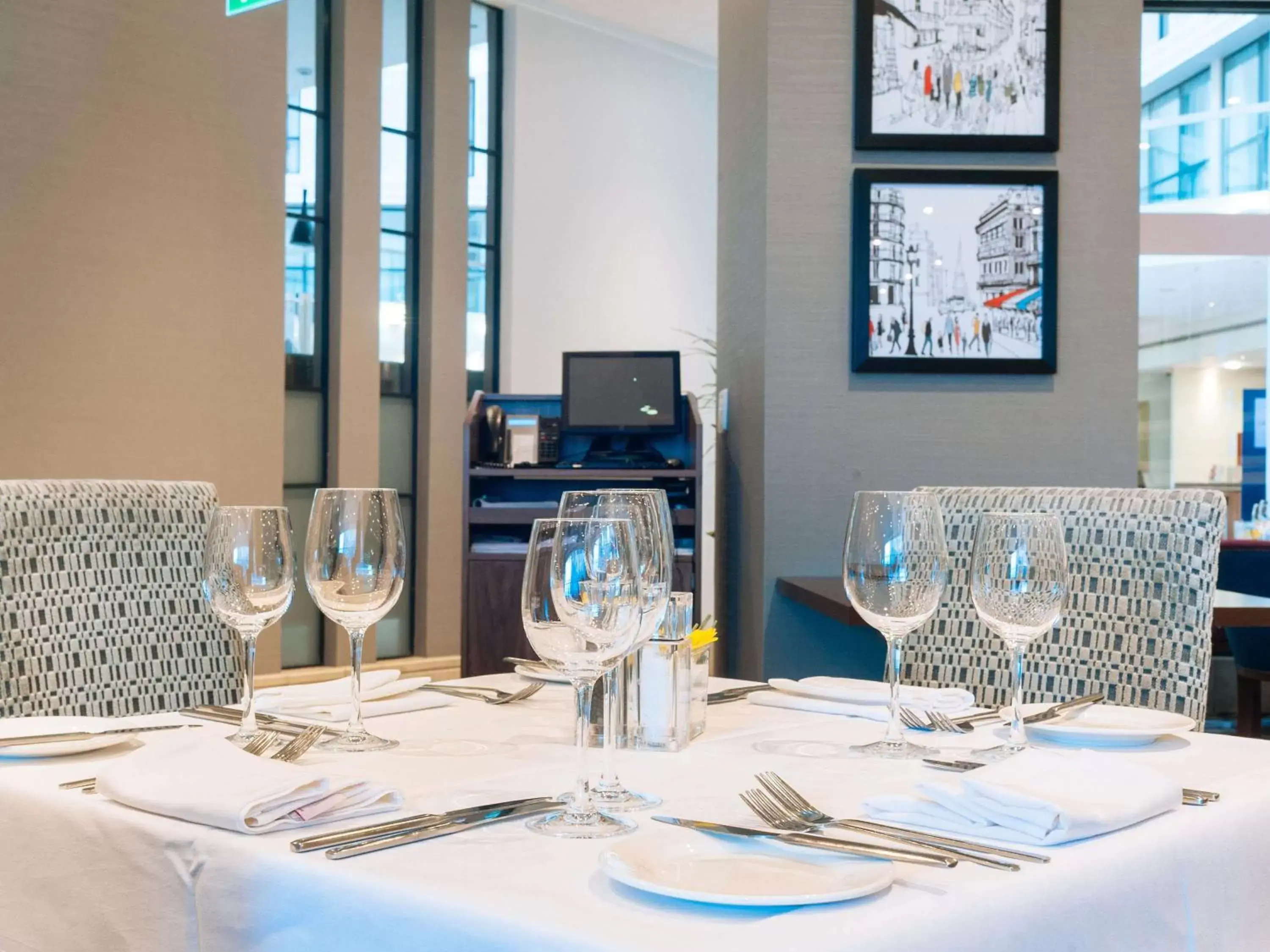 Restaurant/Places to Eat in Sofitel London Gatwick