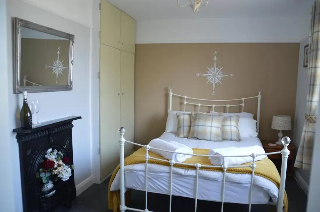 Double Room with Private Bathroom in TRETHEWEY GUEST HOUSE Double Room with Private Bathroom in TRETHEWEY GUEST HOUSE