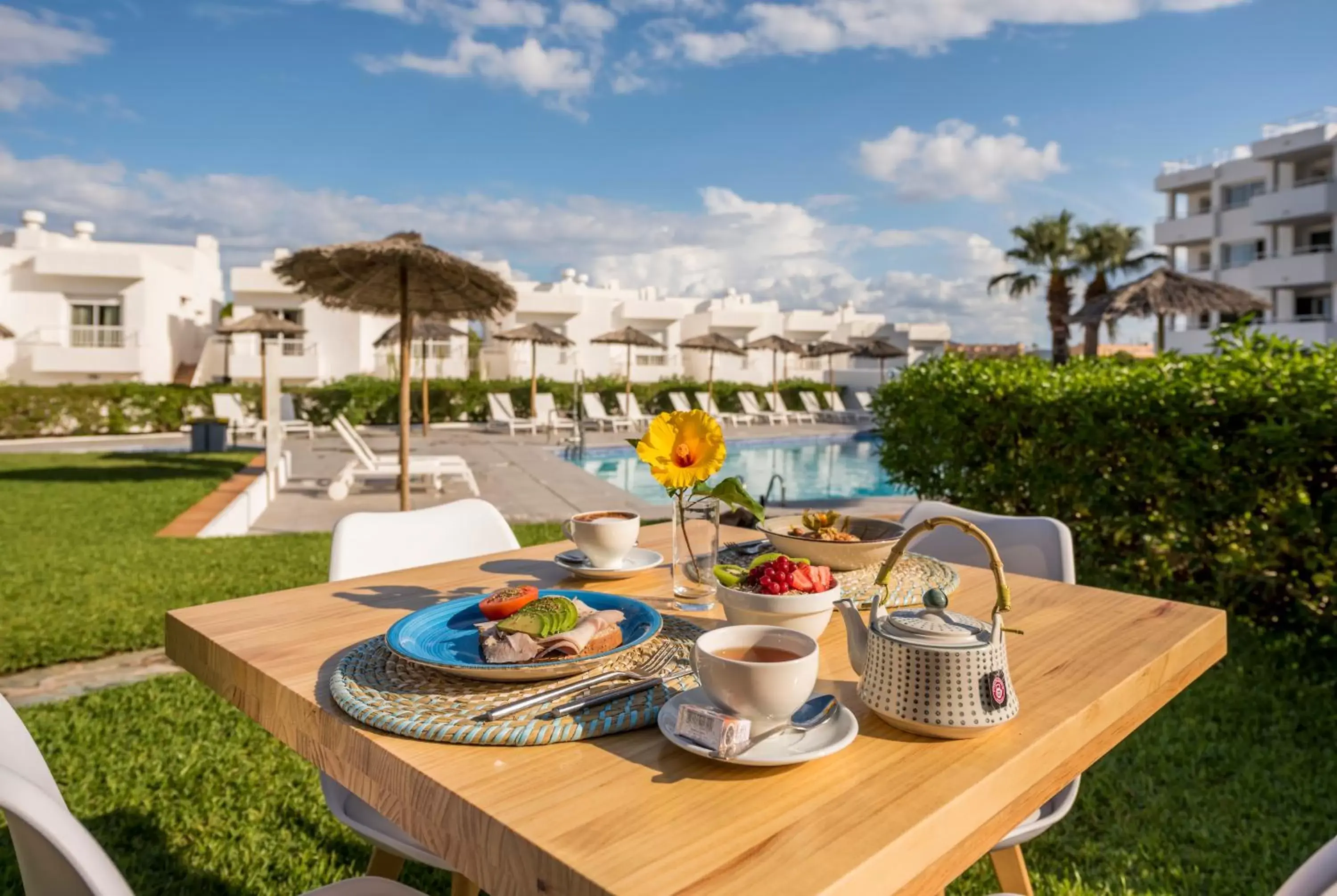 Buffet breakfast, Swimming Pool in Camelina Suites - Formerly Torrent Bay