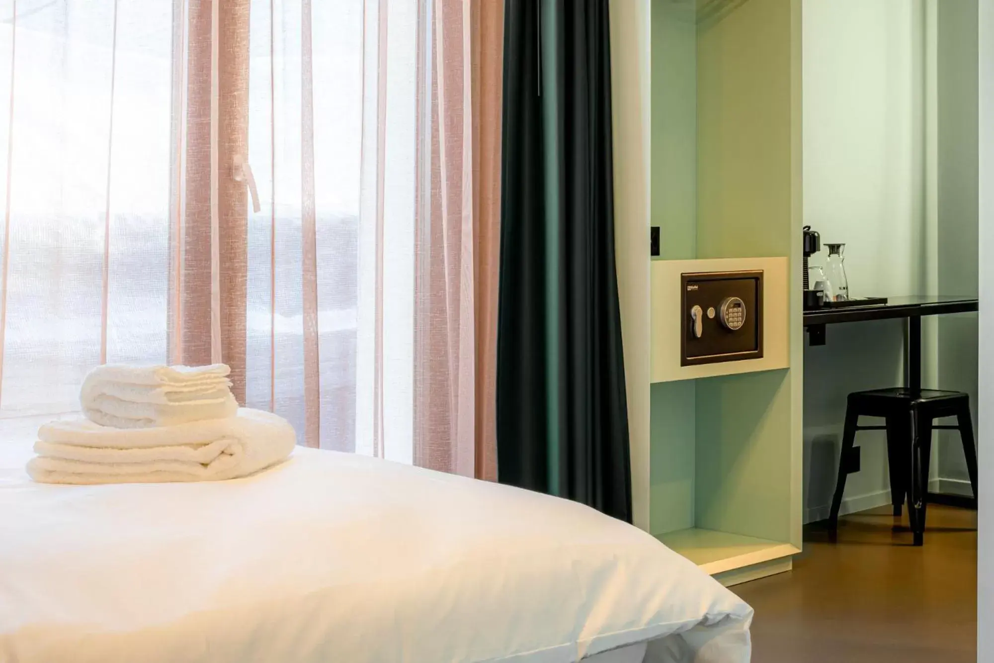 Bedroom, Bed in BLOOM Boutique Hotel & Lounge Basel