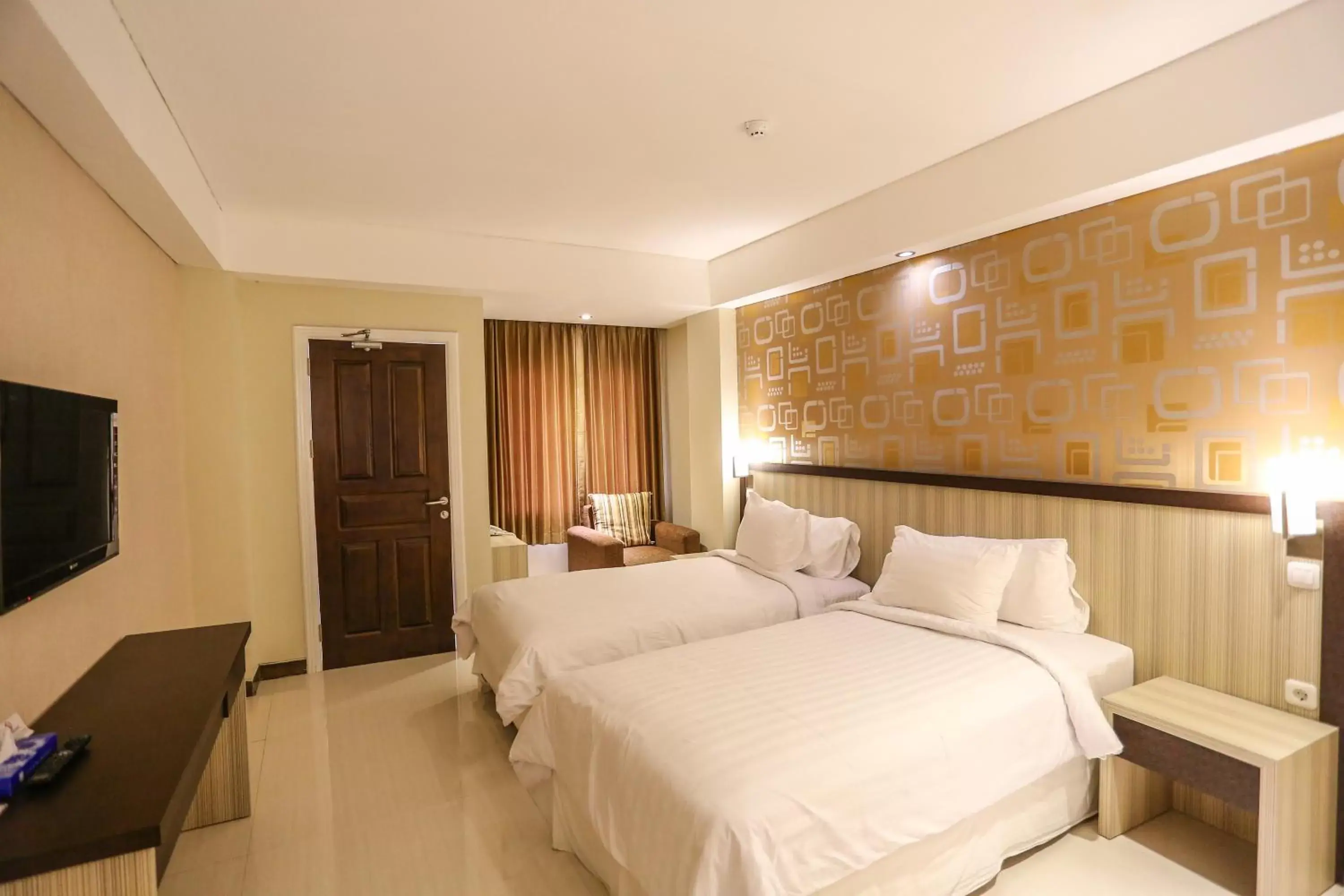 Deluxe Triple Room in Sylvia Hotel Kupang