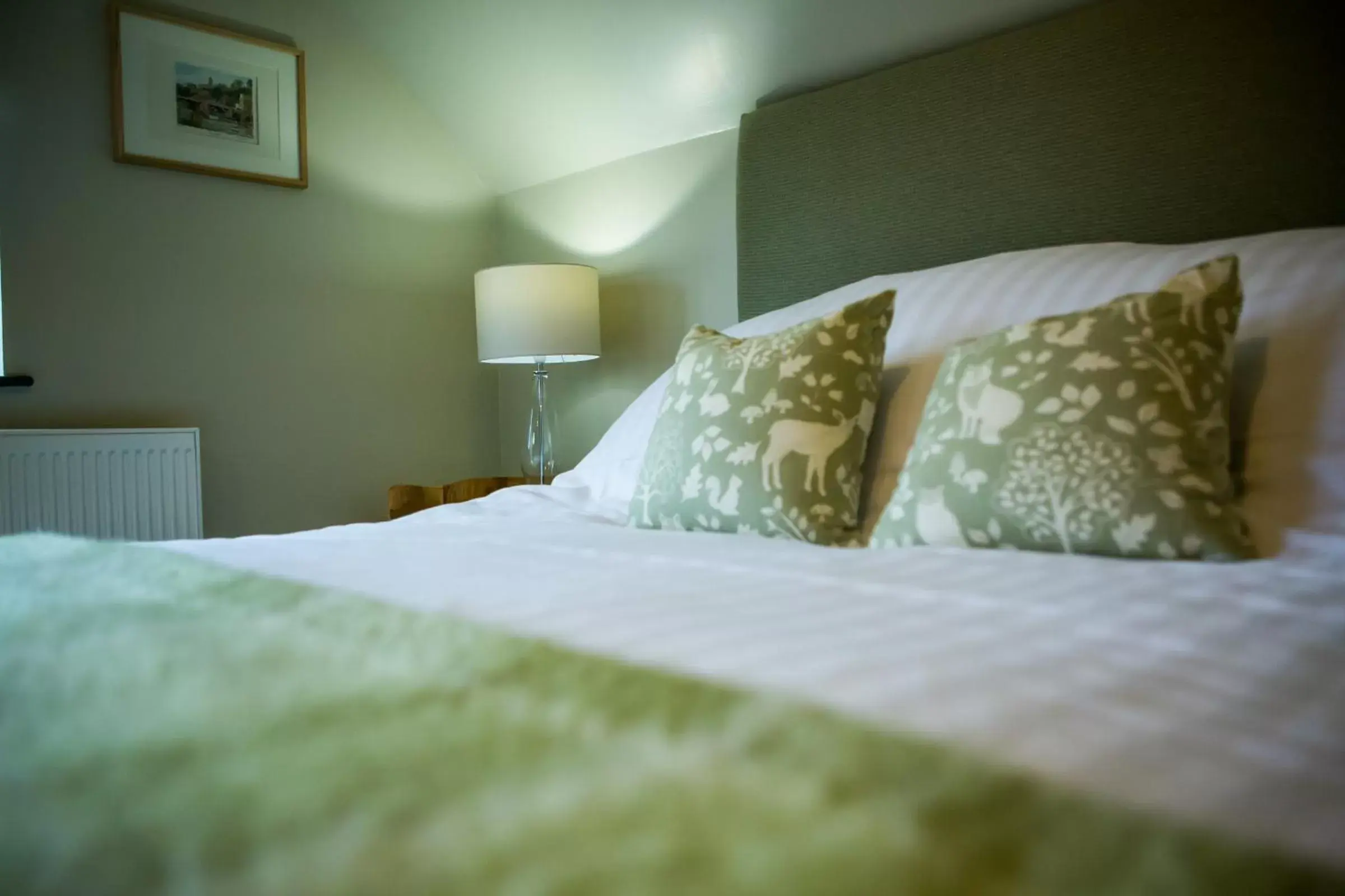 Bedroom, Bed in The Golden Lion Inn