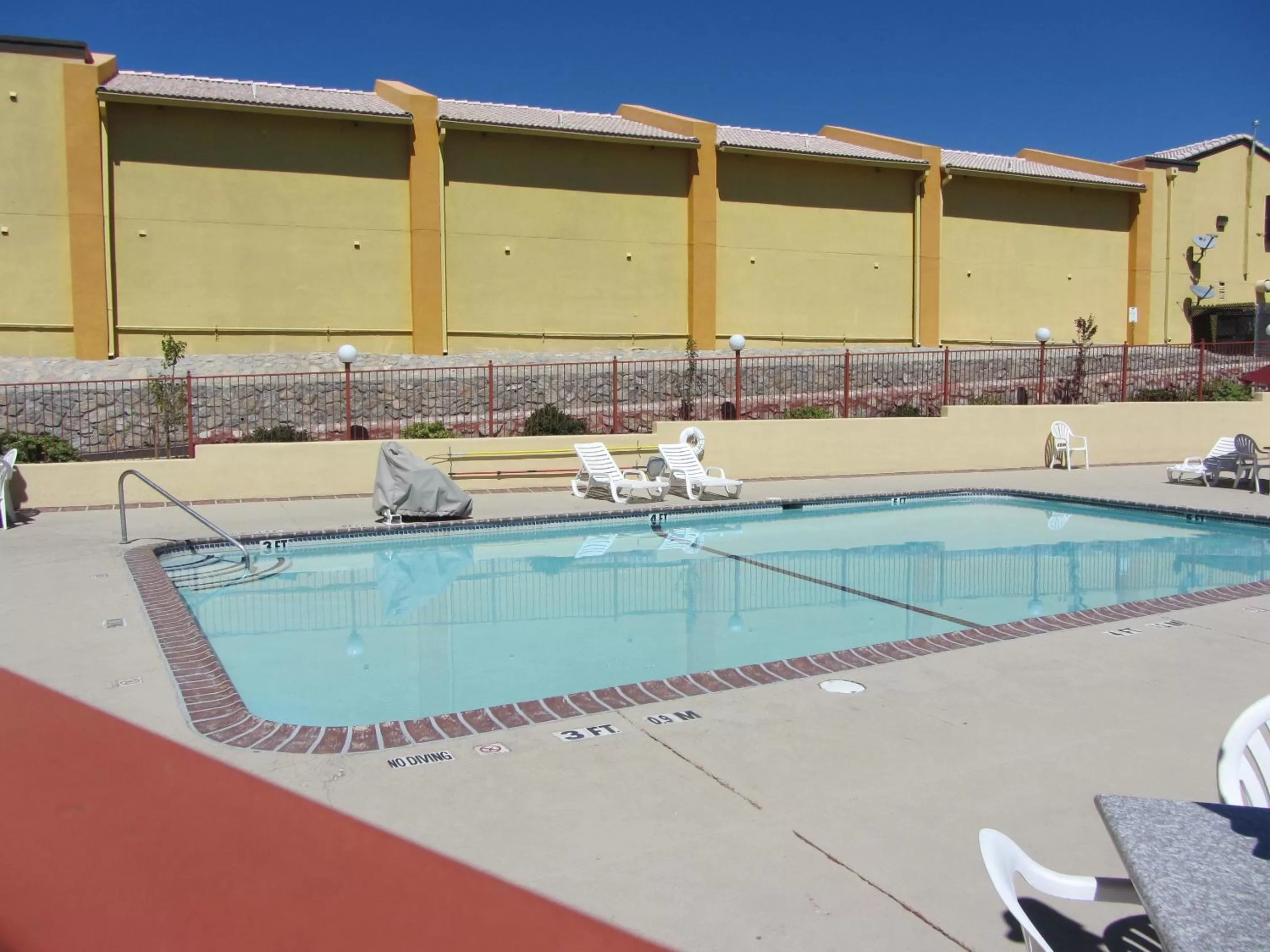 Swimming pool in Motel 6-El Paso, TX - West