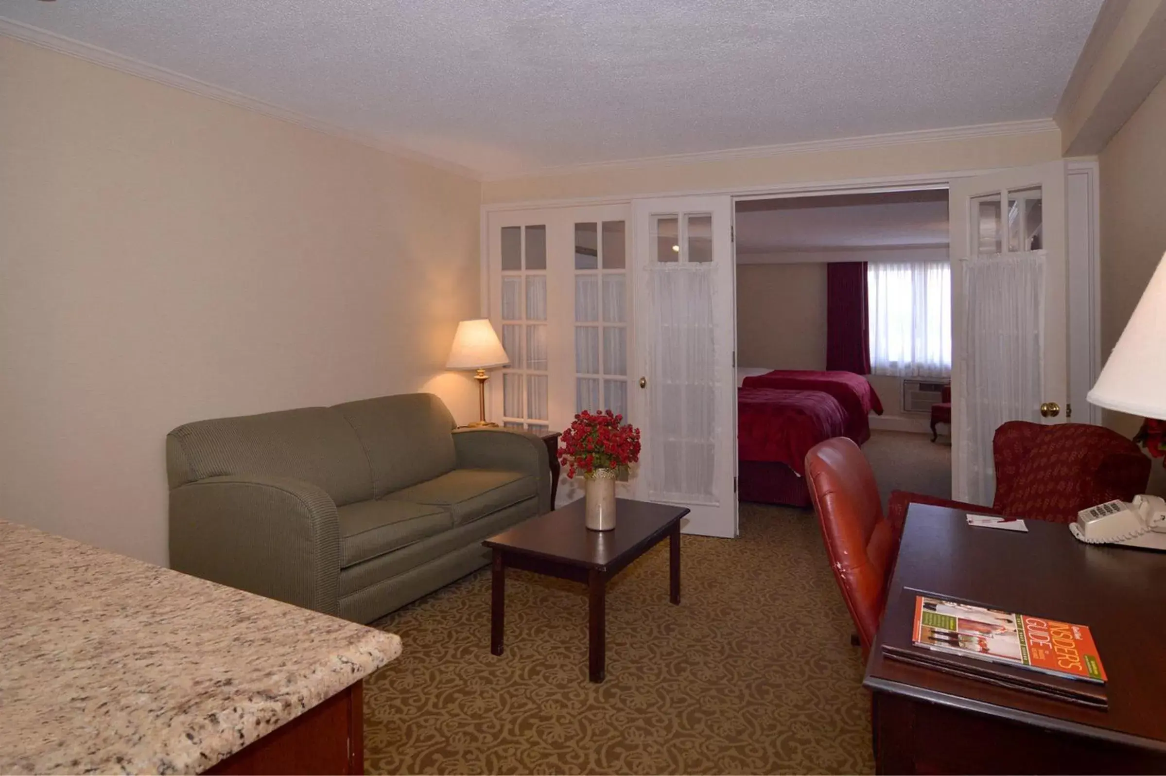 Living room, Seating Area in Ramada by Wyndham Seekonk Providence Area